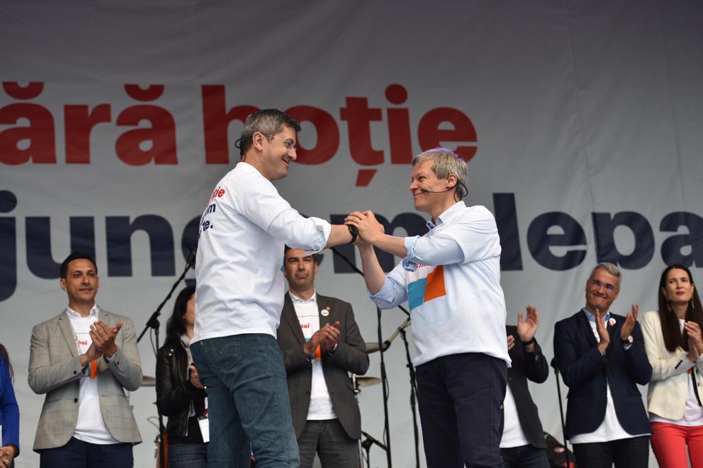 VIDEO | Primul miting al Alianţei 2020 USR-PLUS, la Cluj-Napoca. Cioloş: "Trebuie să ne debarasăm de prostie, de hoţie şi de sărăcie"