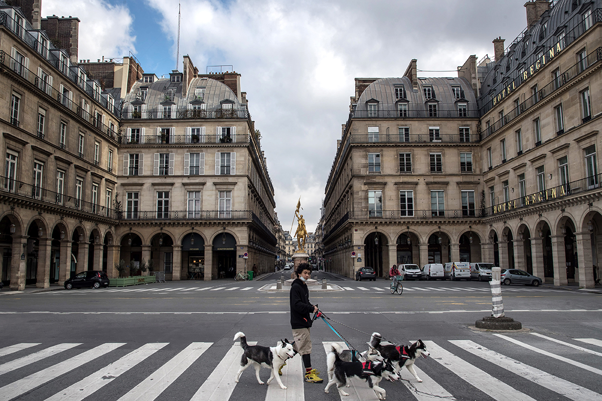 Parisul, dezolant în prima zi de lockdown. Mulți locuitori au părăsit capitala ca să scape de carantină