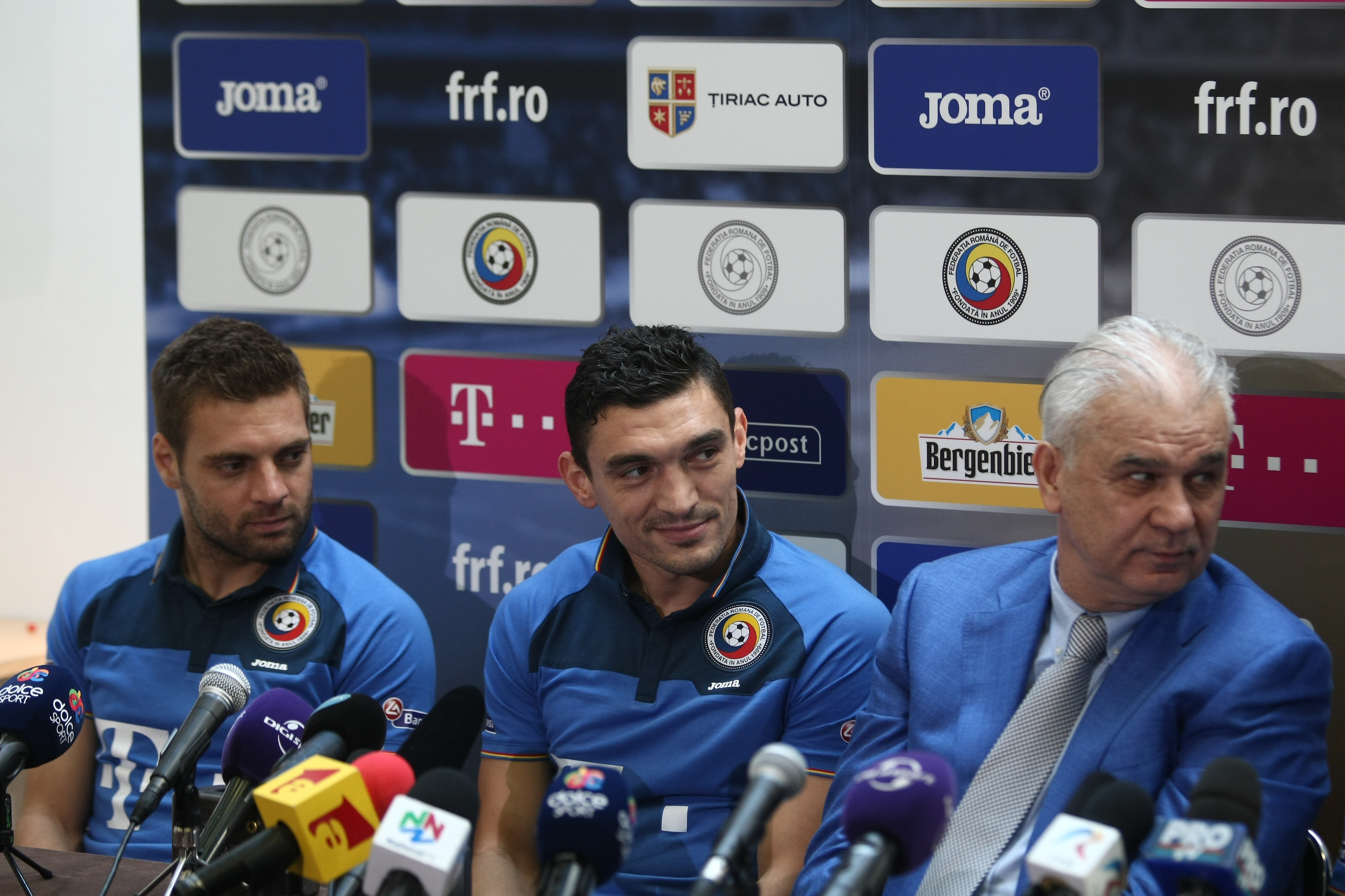 Schimb de replici fabuloase între Iordănescu și Budescu. ”Aștept să te apuci de fotbal”. ”Ce vrei, bă, cine ești?” / GALERIE FOTO