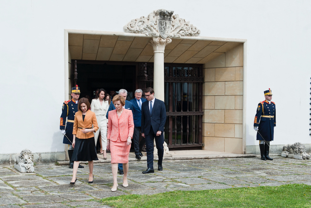 Maia Sandu, primită la Palatul Elisabeta de familia regală. Președinta Republicii Moldova a plantat un stejar