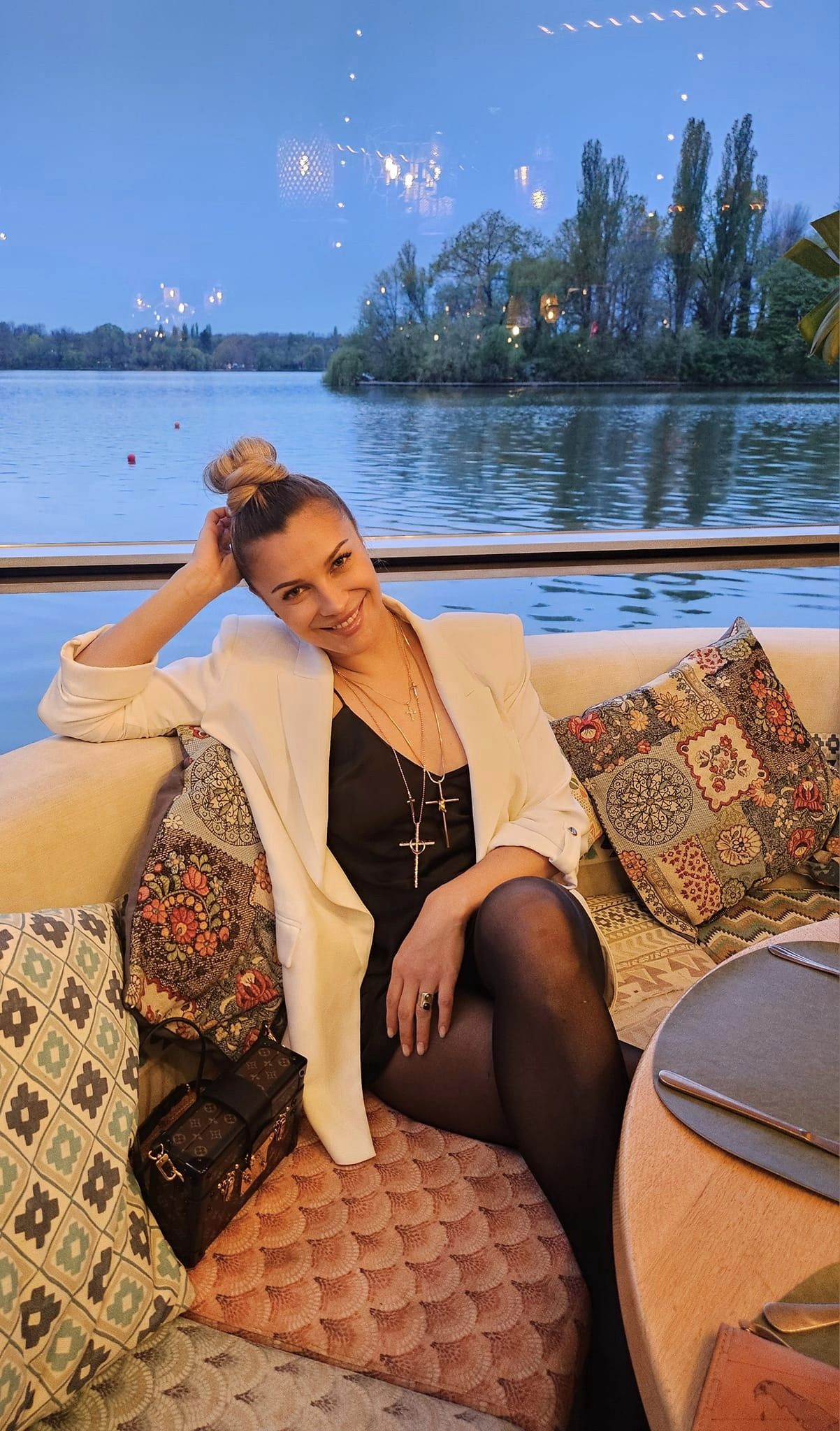 Detaliul mai puțin știut din viața Lorei. Ce ține la oglindă în camera de machiaj. „Am grijă să îmi țin promisiunile”