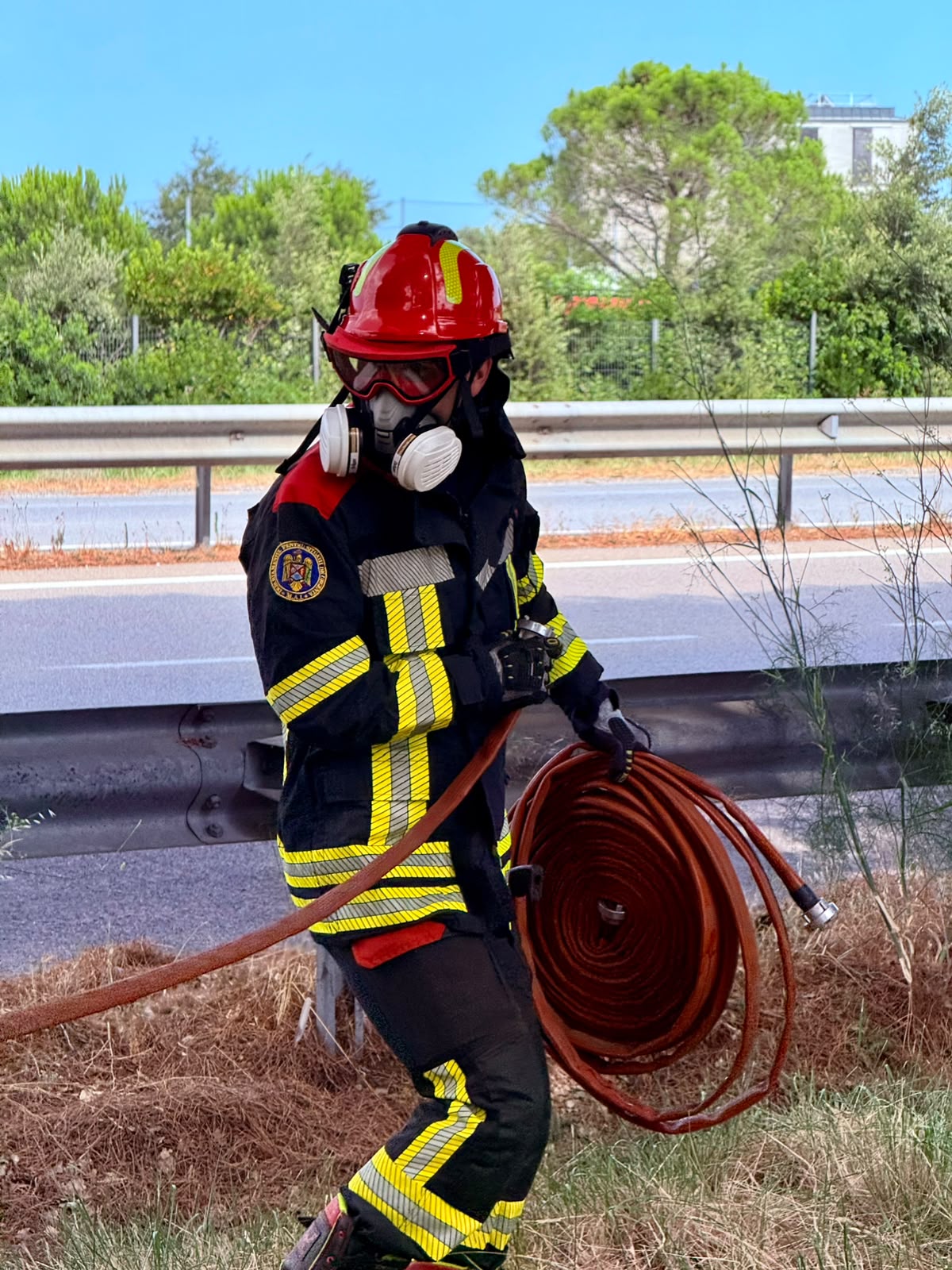 Pompierii români se luptă cu incendiile din Franța. Emmanuel Macron a mulțumit României pentru sprijinul acordat
