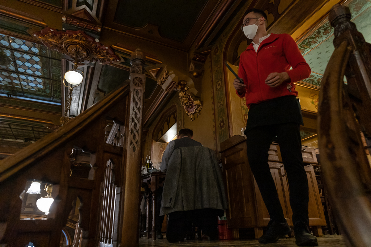 Restaurantele din București s-au redeschis după trei luni. Patron local: „Suntem foarte prudenți"