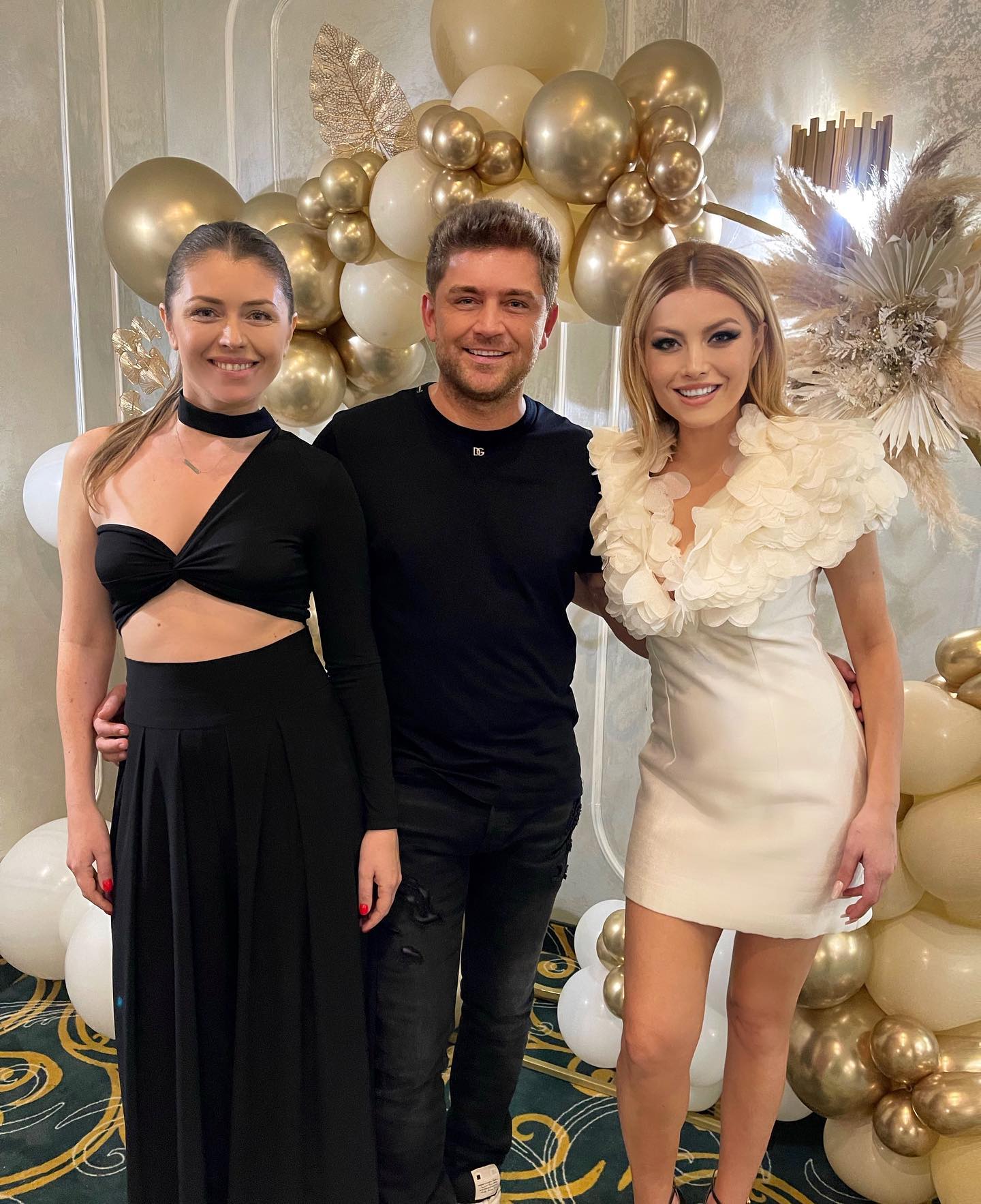 Elena Gheorghe și sora ei, Ana Pîrvulescu, amintiri din copilărie: „Mama ne îmbrăca la fel, iar noi suntem total diferite”