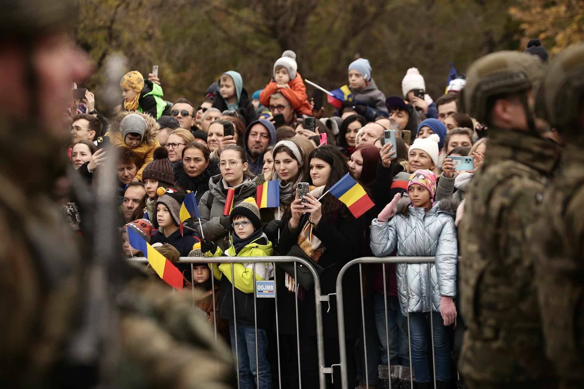 Parada de 1 decembrie 2023 din București. Peste 2.400 de militari, avioane F-16 și Eurofighter au defilat în fața a circa 100.000 de persoane