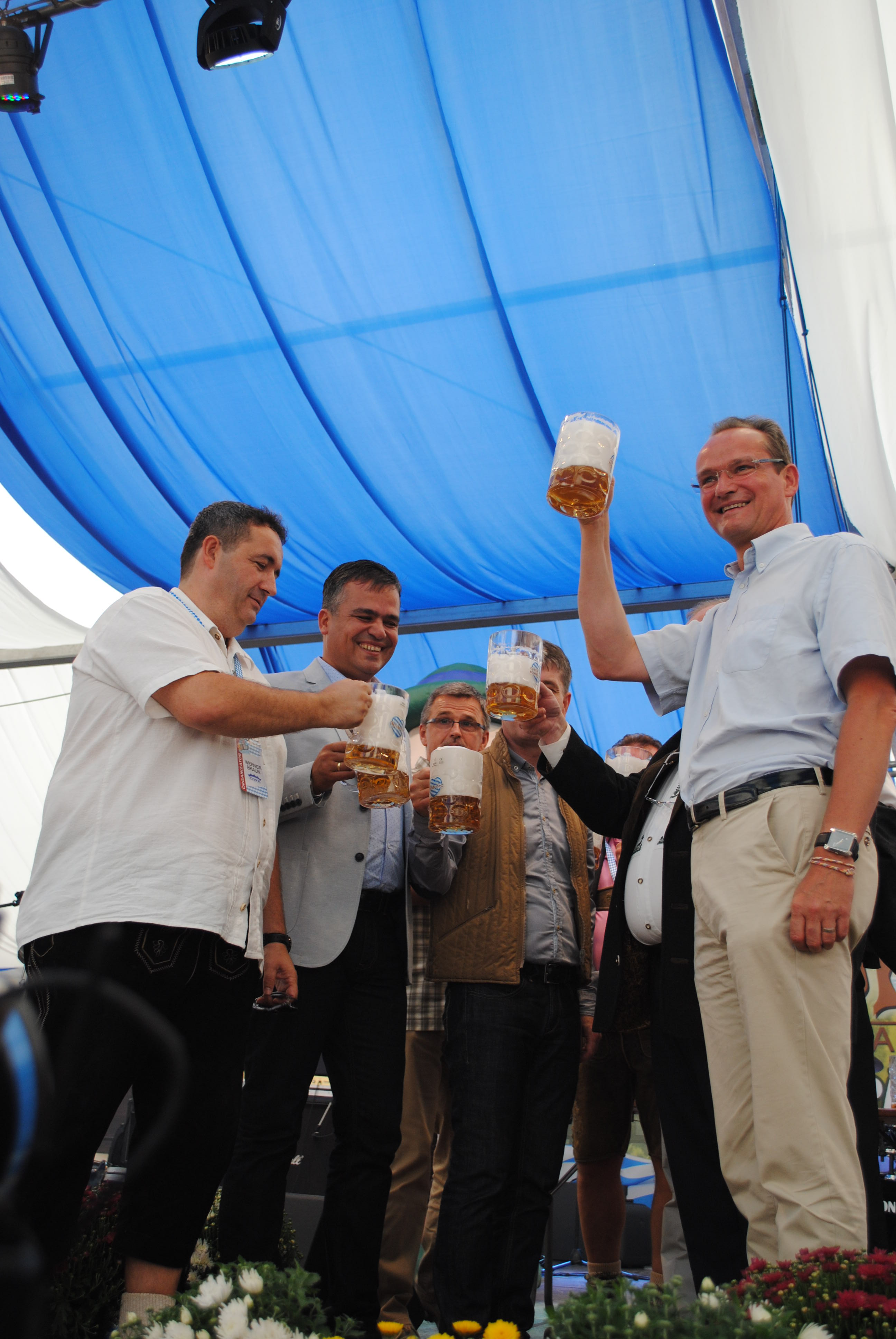 Oktoberfest Brașov, bere cu doar 4,5 lei și concurs de Miss