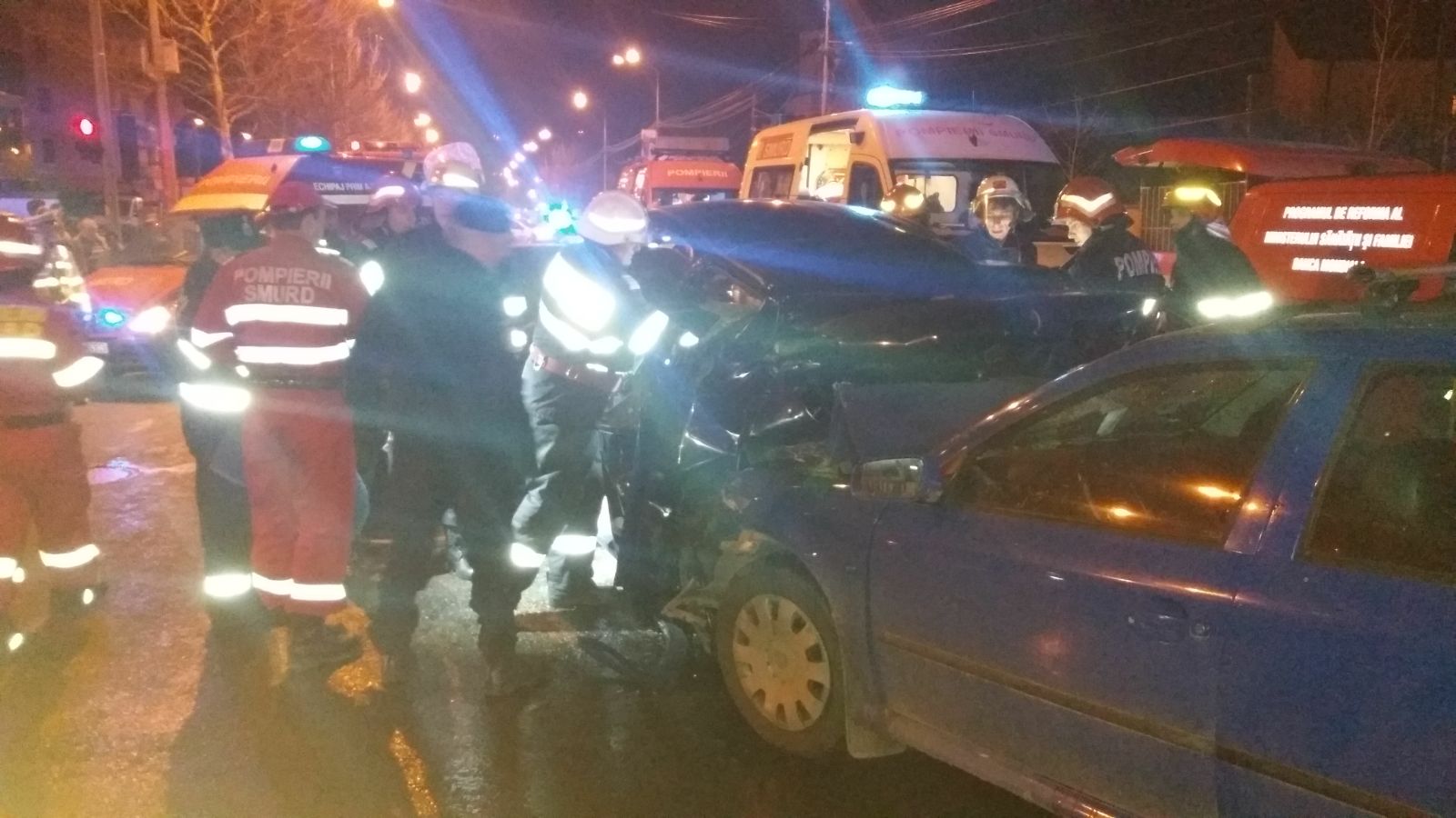 UPDATE/Carambol la semafor, aseară, în zona Băneasa. O persoană a murit, trei sunt grav rănite