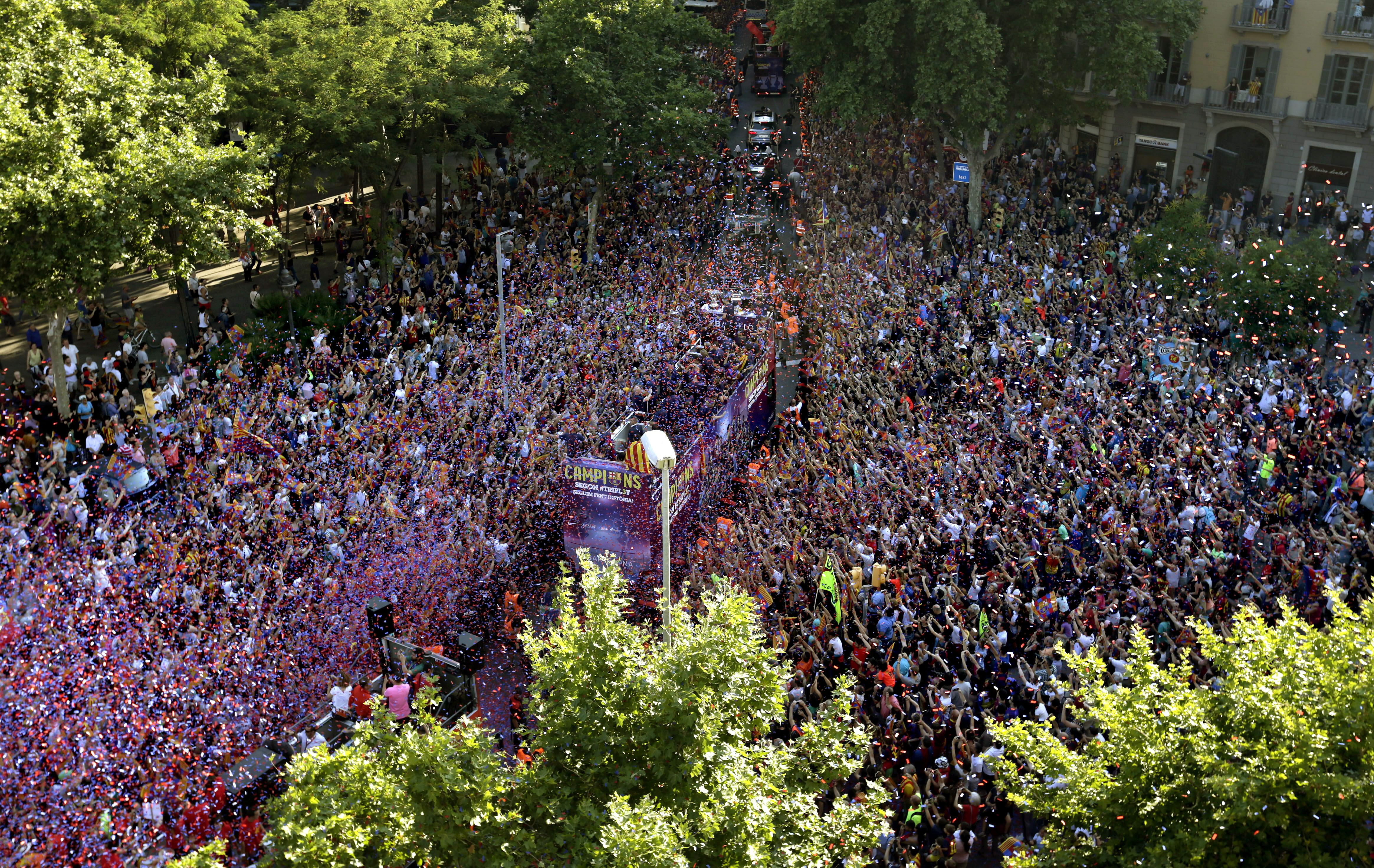 Fiestă în Barcelona. Campionii Europei au sărbătorit TRIPLA / FOTO&VIDEO