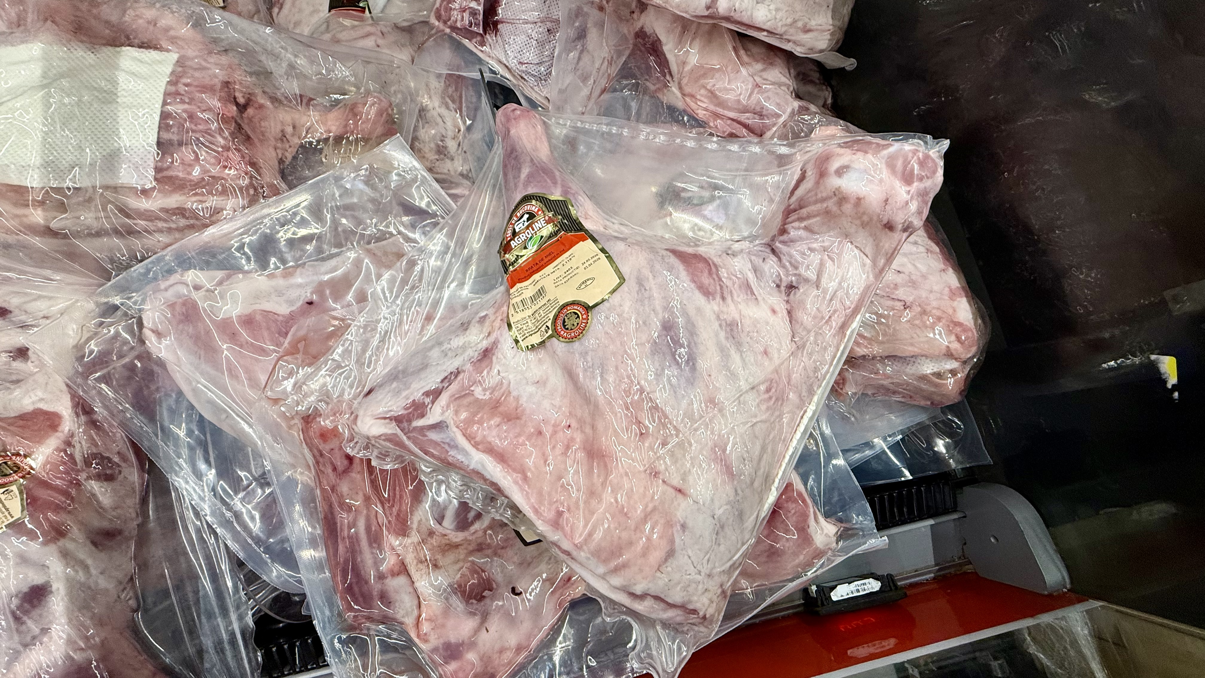 Cât costă kilogramul de carne de miel în supermarket? Mult mai scump decât în piață!
