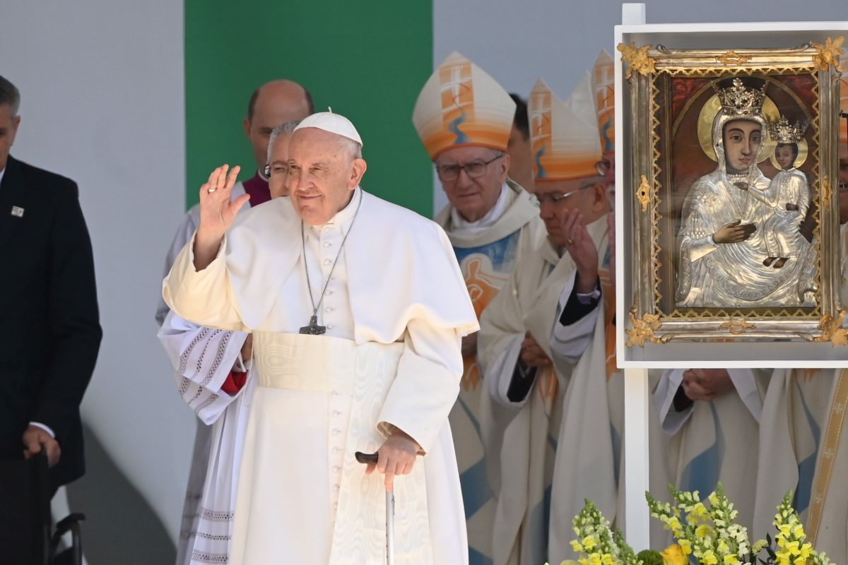 Papa Francisc, în ultima zi a vizitei în Ungaria: Nu închideți ușile străinilor, migranţilor şi săracilor