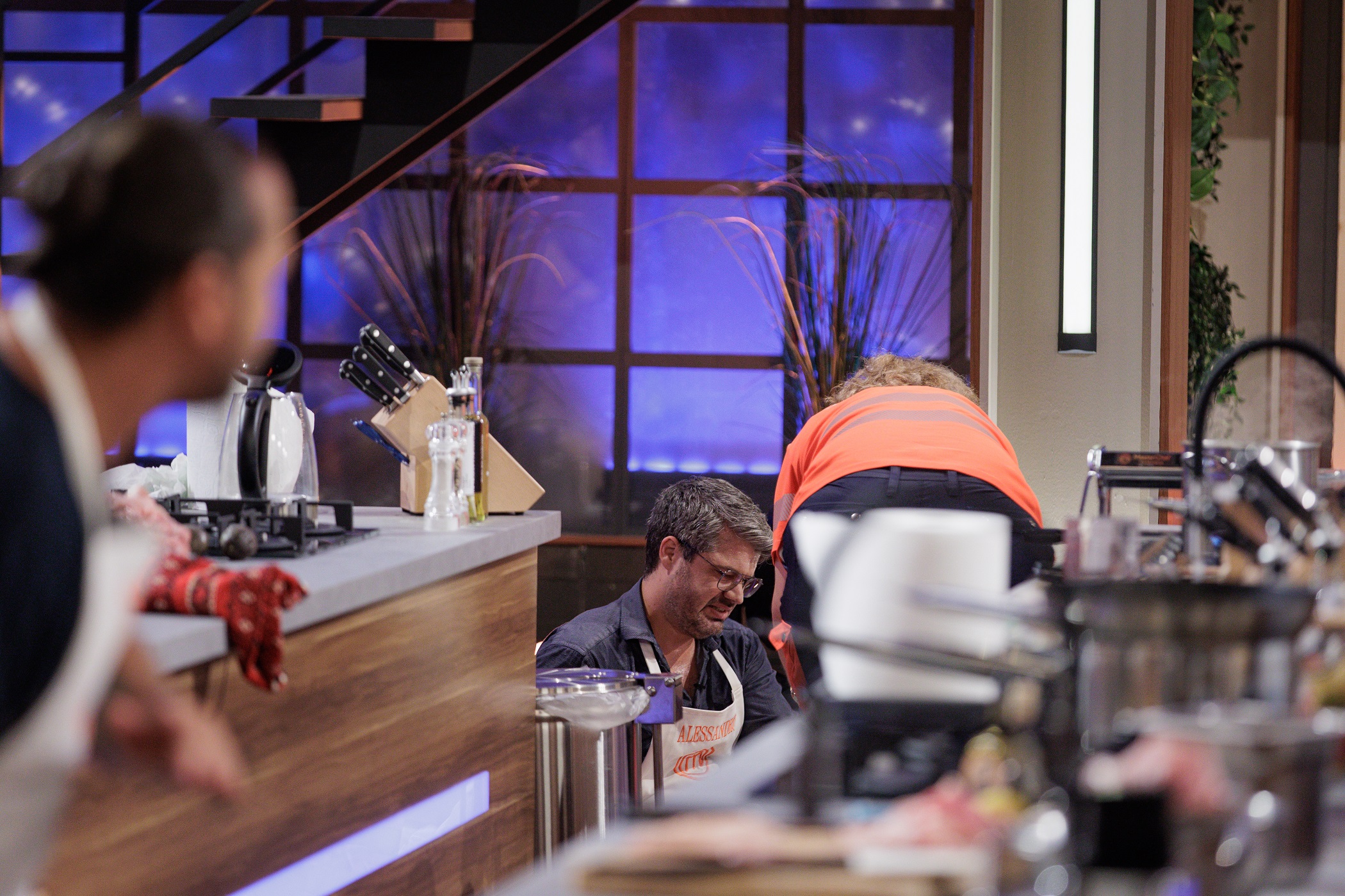 Incident neașteptat la MasterChef 2024. Un concurent leșină după ce își taie un deget: „L-am văzut cu mâna plină de sânge”
