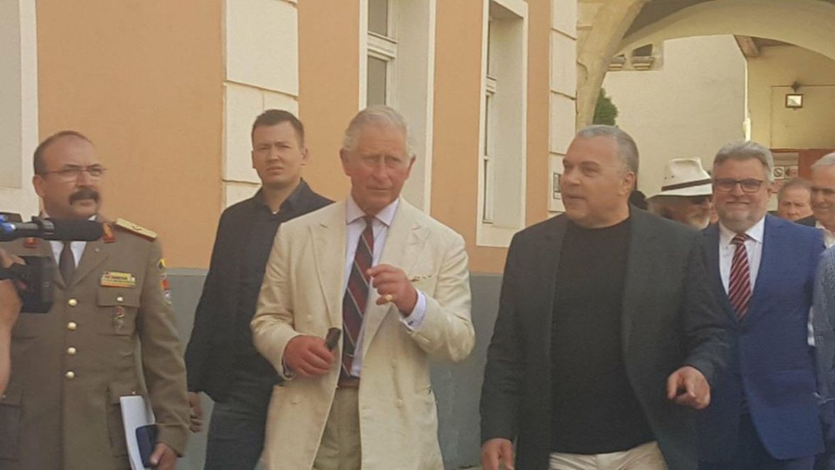 VIDEO/ Prințul Charles a fost încântat de vizita în Sibiu. Trebuia să stea 20 de minute, dar a rămas aproape două ore