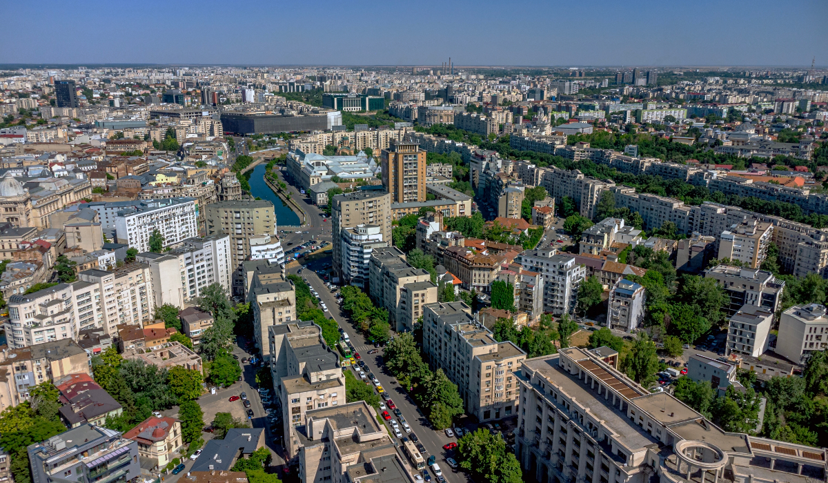 Cum să faci duș când nu ai apă caldă la bloc: 7 metode eficiente pentru toate buzunarele