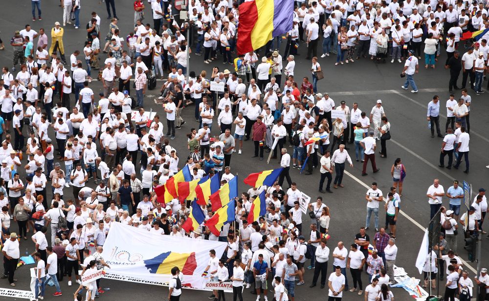 FOTO&VIDEO / Cum s-a desfăşurat mitingul PSD. Peste 100.000 de oameni au umplut Piaţa Victoriei