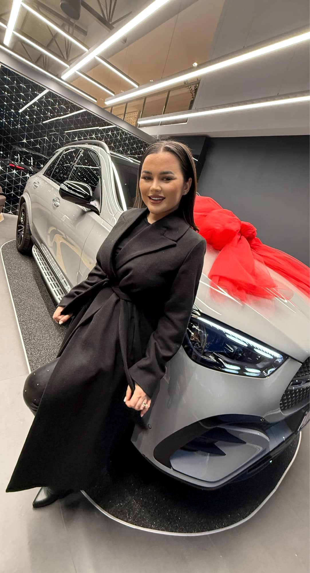 Ce bolid de lux și-a cumpărat Carmen de la Sălciua. Imagini cu noua achiziție a artistei de muzică populară