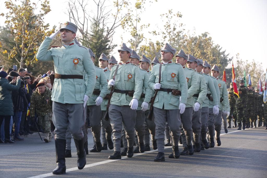 GALERIE FOTO/ Un militar de la Buzău a avut nevoie de îngrijiri medicale de 1 Decembrie. I s-a făcut rău cel mai probabil din cauza gerului