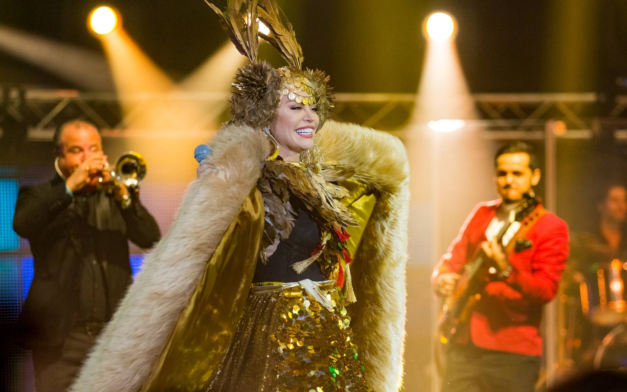 Loredana, în genunchi pe scenă. A cântat cu lacrimi în ochi | FOTO&VIDEO