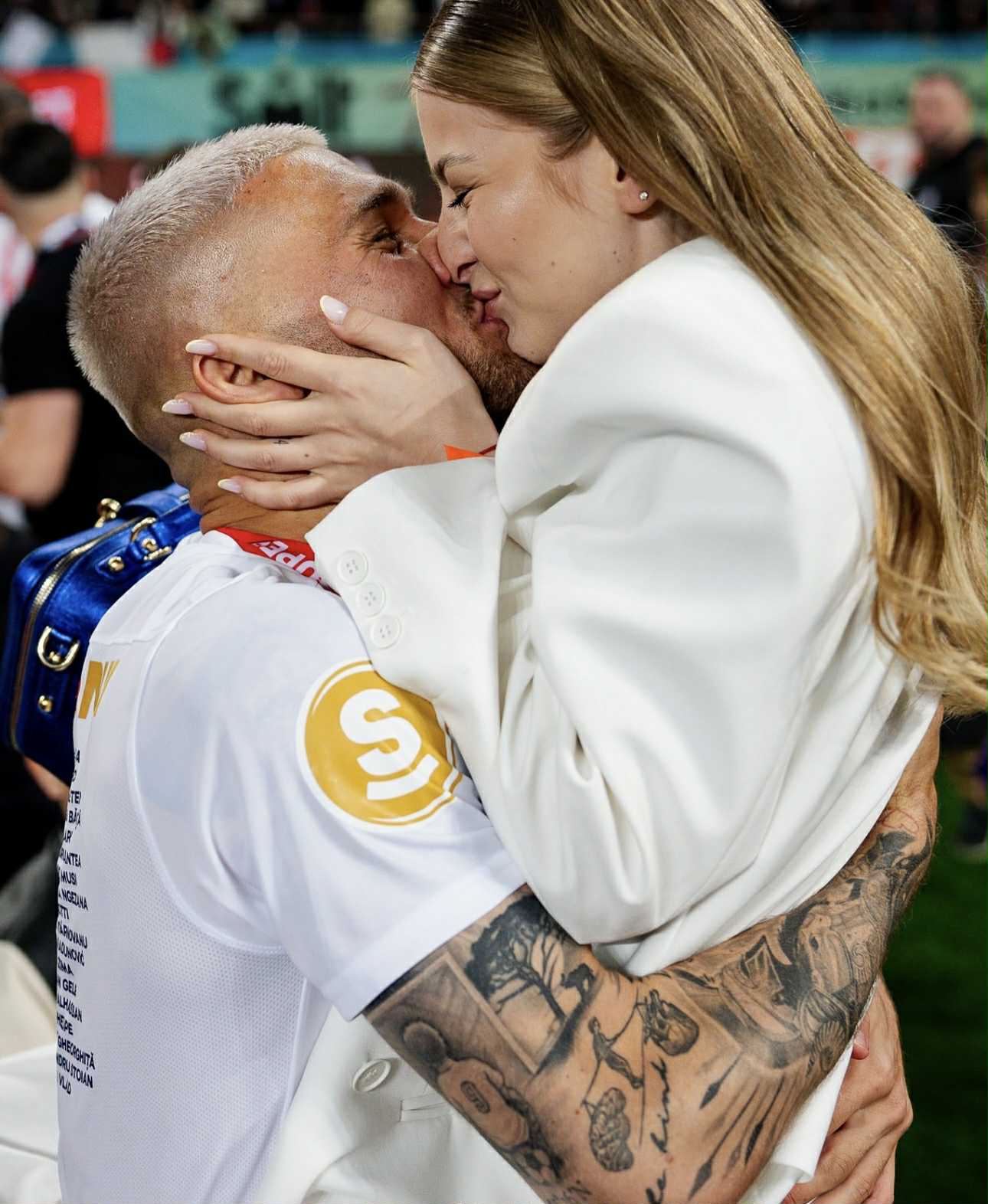 Cum a apărut Antonia Salanta, iubita fotbalistului Daniel Bîrligea, într-o piață din Italia. Îmbrăcată într-o rochie decoltată, imediat a atras atenția