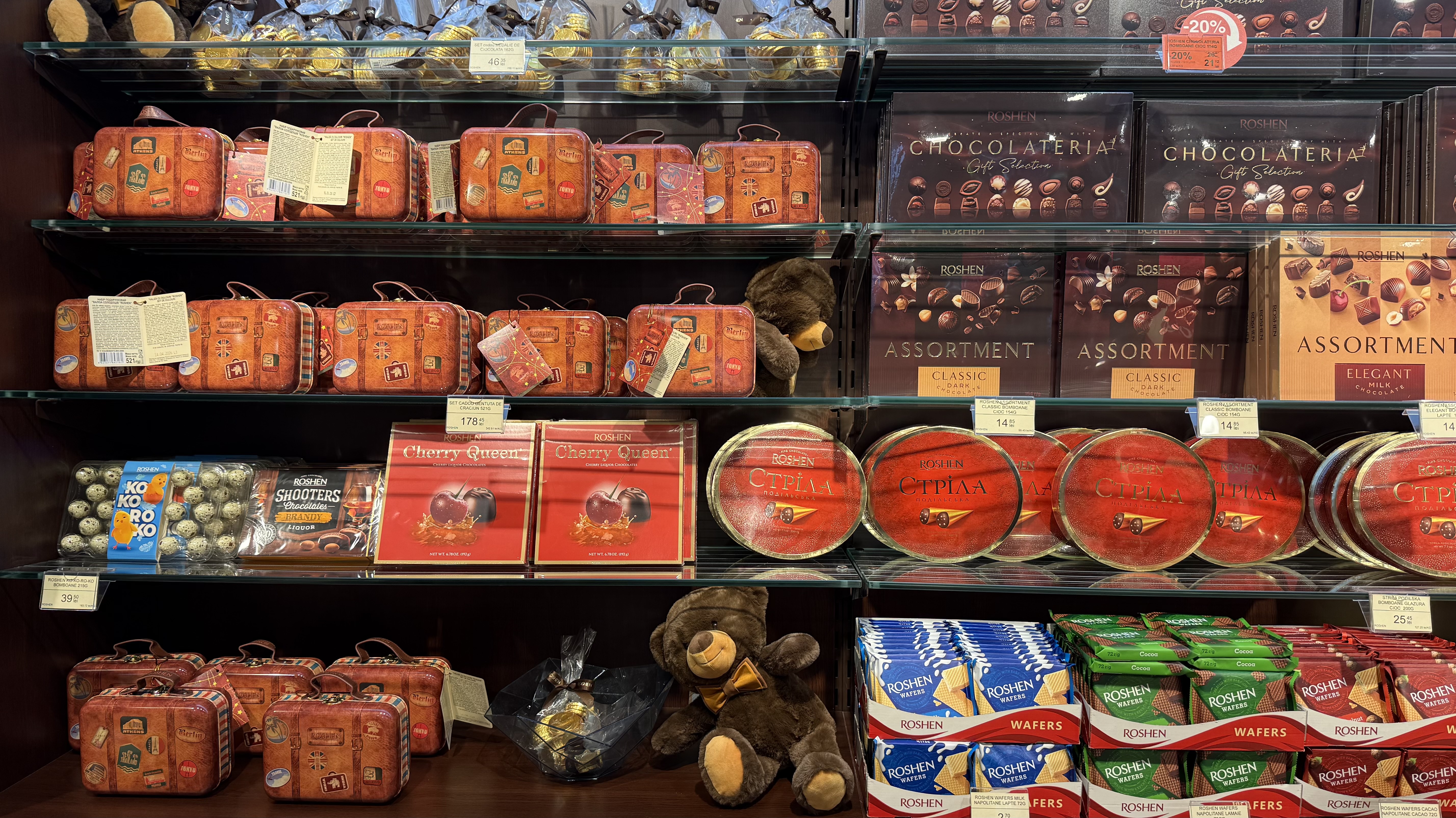 Noul templu al dulciurilor din București. Peste 300 de sortimente de produse. Cât costă și de ce toată lumea vorbește despre magazinul de la Piața Unirii