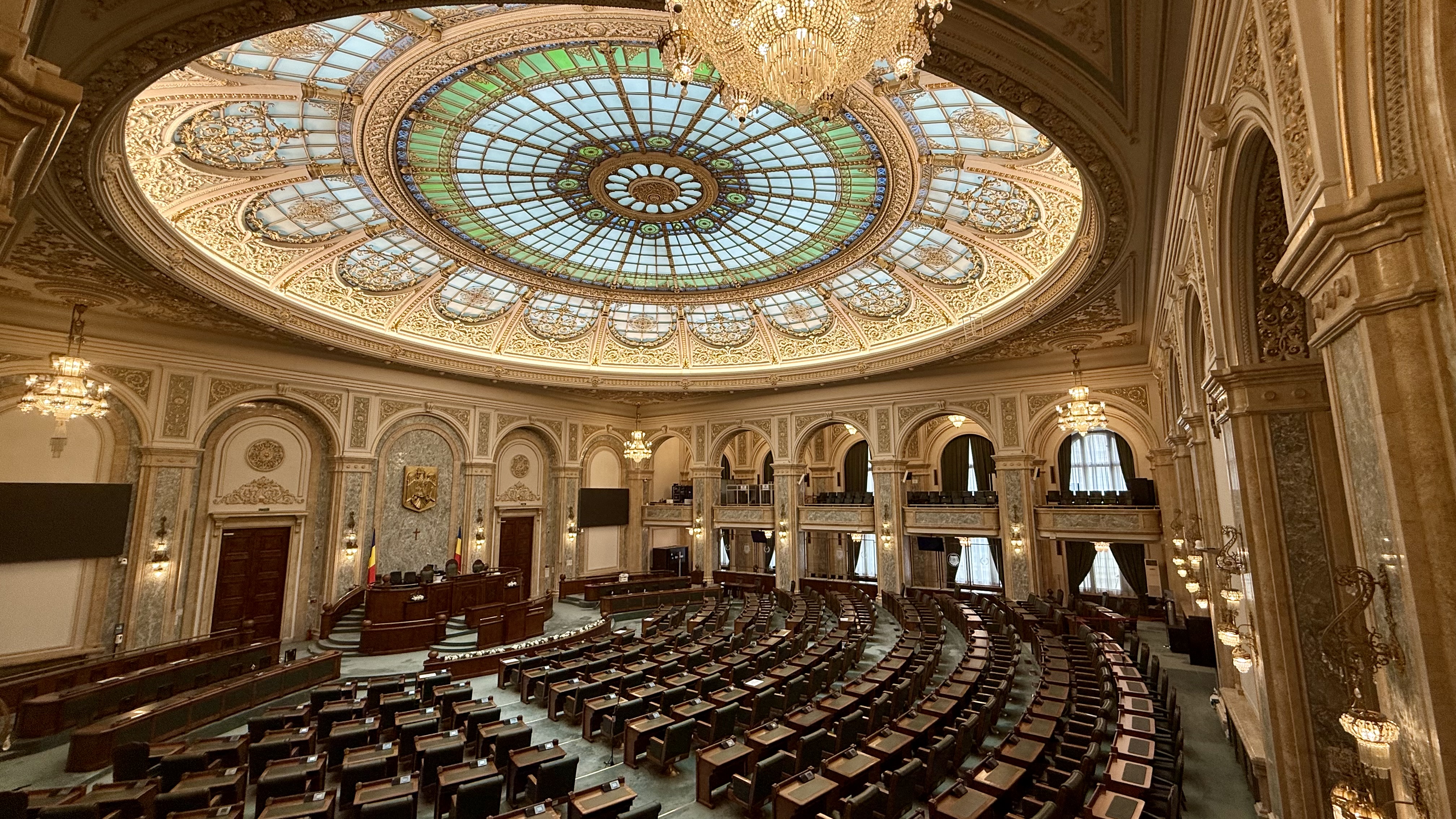 Secretele marmurei interzise de Ceaușescu și stema de 3,5 tone! Am vizitat Senatul României: buncărul pentru 300 de persoane și liniile de metrou fantomă