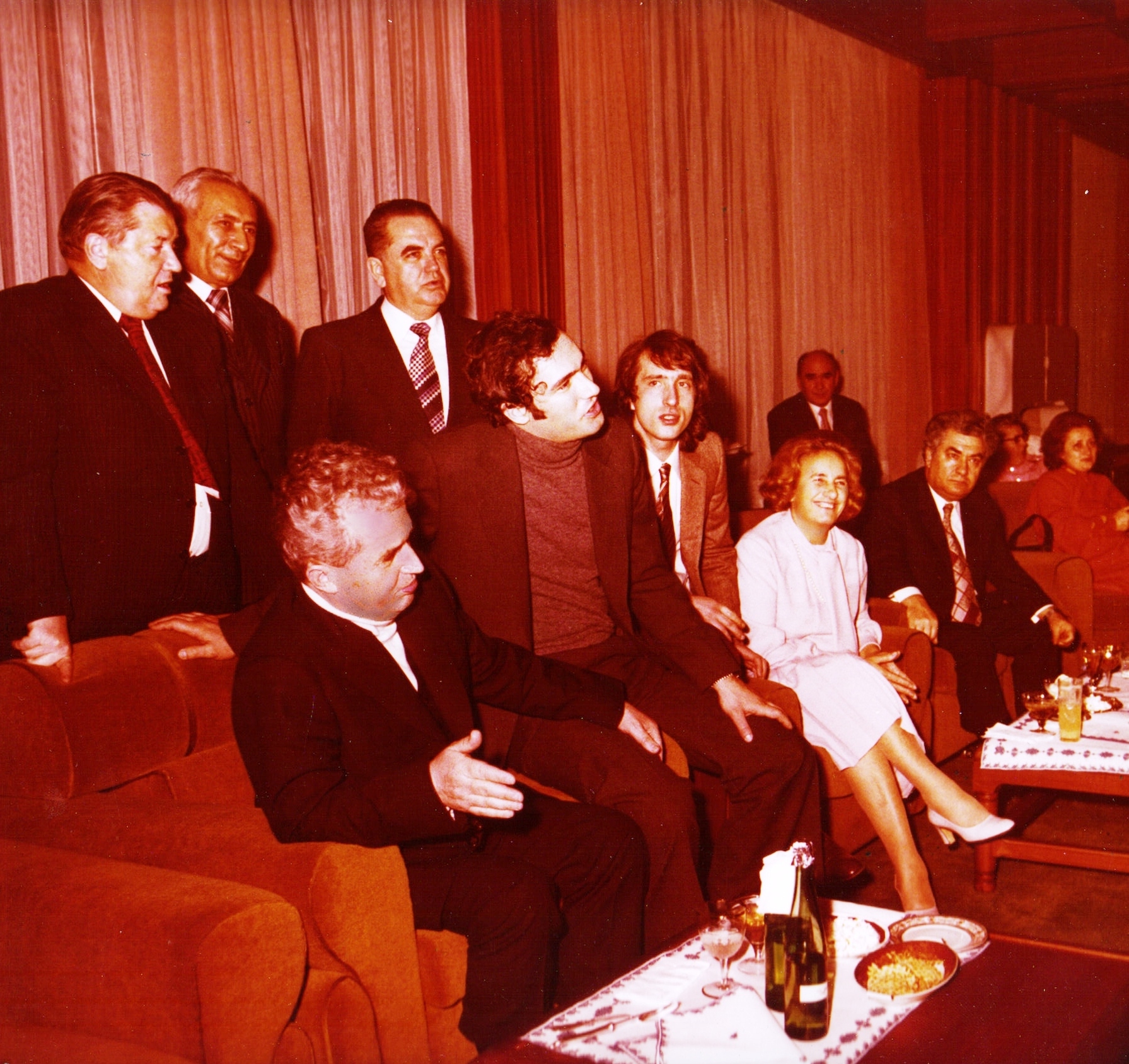 Imagini incredibile de la petrecerile cu lăutari ale lui Nicolae Ceaușescu. Dedicații cu Gică Petrescu și Romica Puceanu