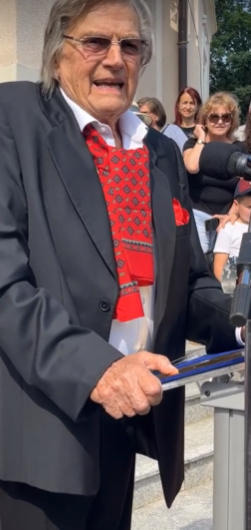 Cum a apărut Florin Piersic la 90 de ani, la Piatra Fest 2026. Imaginile cu marele actor au emoționat publicul