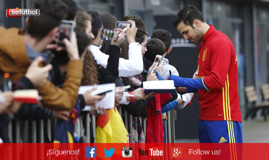 Spania vine la Cluj fără Sergio Busquets. Mijlocașul Barcelonei și-a fracturat un deget de la mână. Imagini inedite din cantonamentul campioanei europene și mondiale / GALERIE FOTO&VIDEO