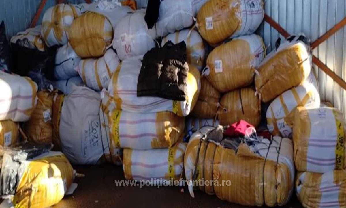 Mii de haine, genți și pantofi contrafăcuți, descoperite de Poliția de Frontieră. Unde trebuiau să ajungă produsele