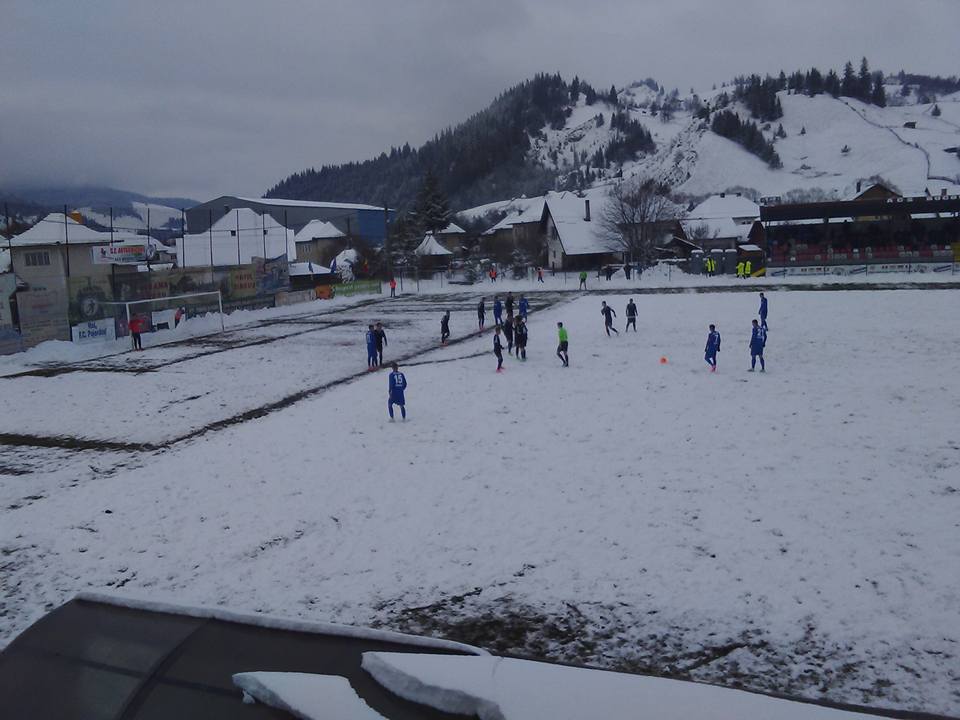 Liga 2. Mai moare o echipă din eșalonul secund? Primarul din Pojorâta, controlat de DNA! S-a jucat pe zăpadă în Suceava. FC Brașov a făcut iarăși scor, după 11-2 cu Metalul Reșița! LIVESCORE