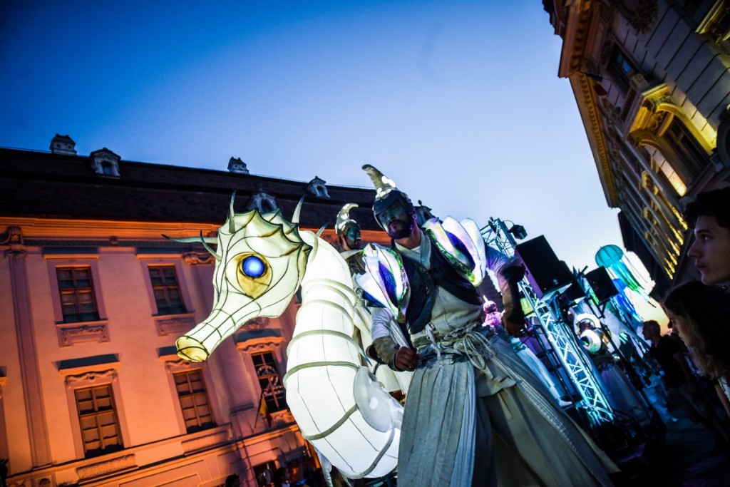 Peste 10.000 de oameni au participat la deschiderea Festivalului Internațional de Teatru de la Sibiu