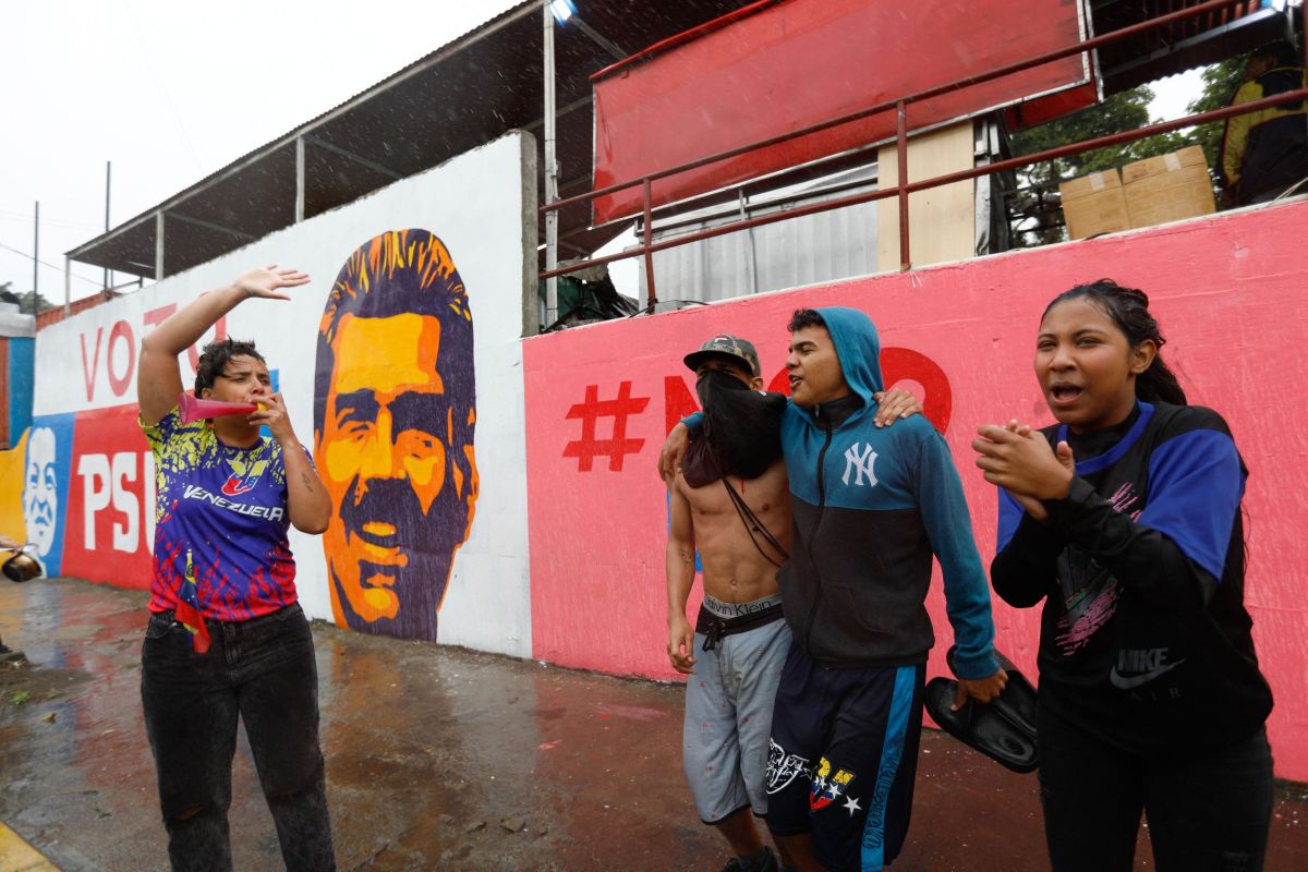 Revoltă în Venezuela după ce Nicolas Maduro a fost declarat câștigătorul prezidențialelor. Oamenii contestă în stradă rezultatul scrutinului