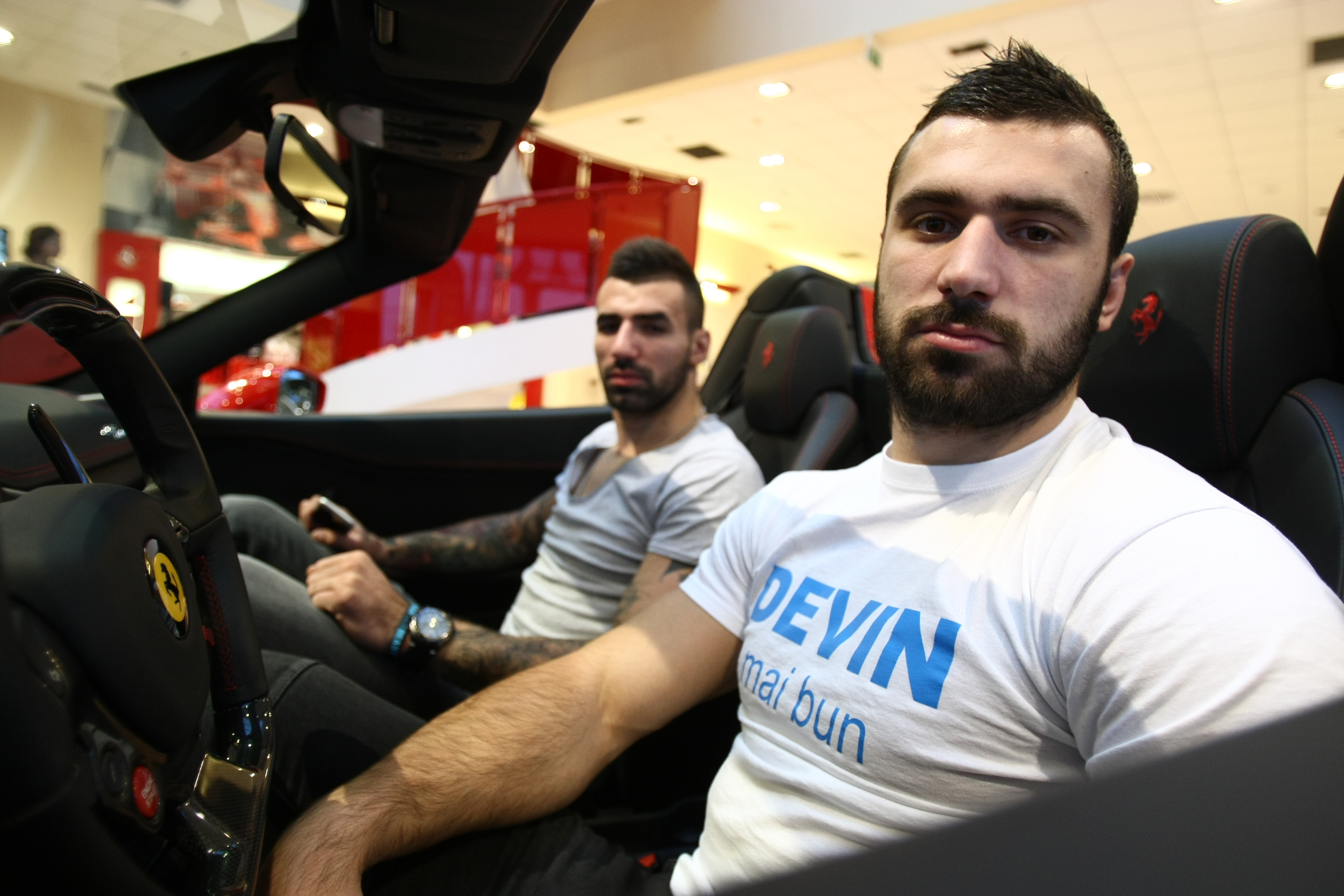 GALERIE FOTO / Fraţii Stoica s-au pregătit pentru gala de la Monza testând un Ferrari