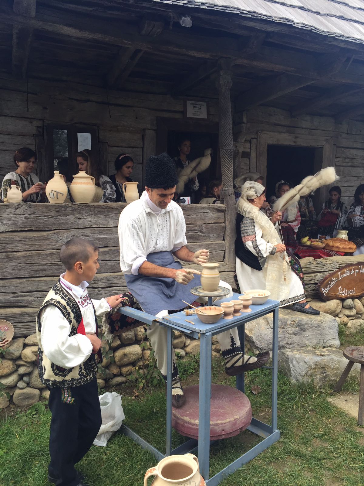 Festivalul RomânIA Autentică va avea loc pe 23 și 24 iunie, simultan la Iași, Brașov și Hobița