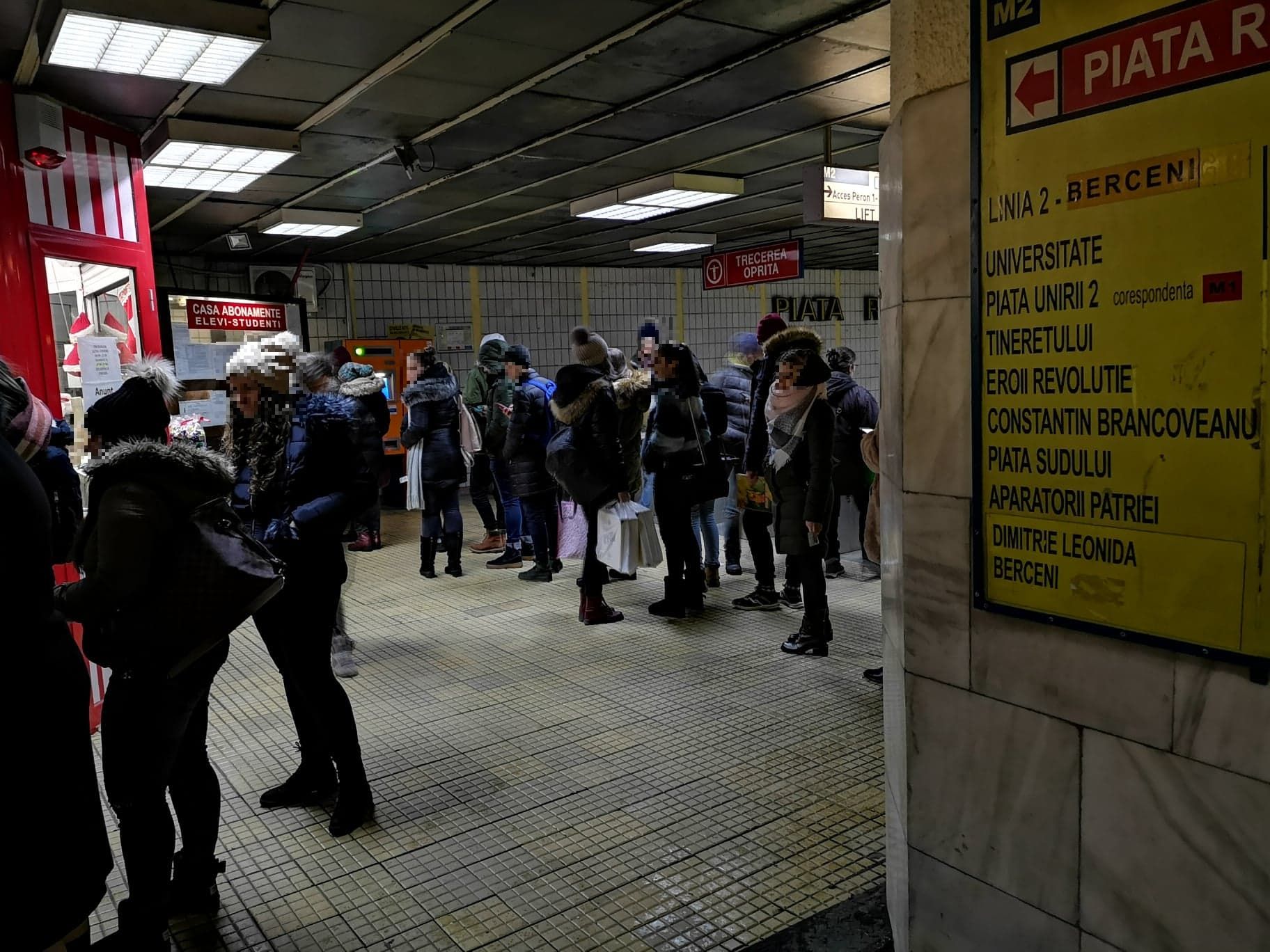 FOTO | Cozi uriașe pentru abonamente reduse la metrou! Elevii cer să se ia măsuri urgente