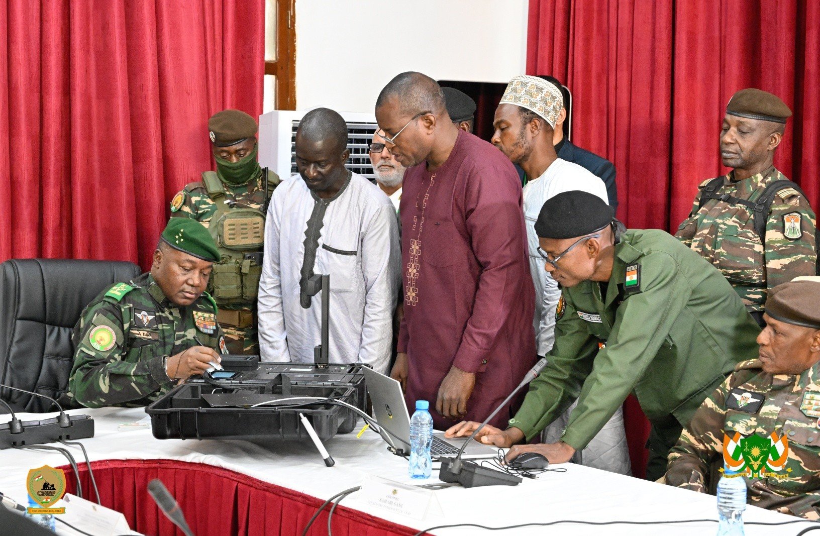 General Abdourahamane Tiani set an example by personally enrolling for the new biometric national ID, marking the project’s official start. (Photo: x.com/NigerAr)