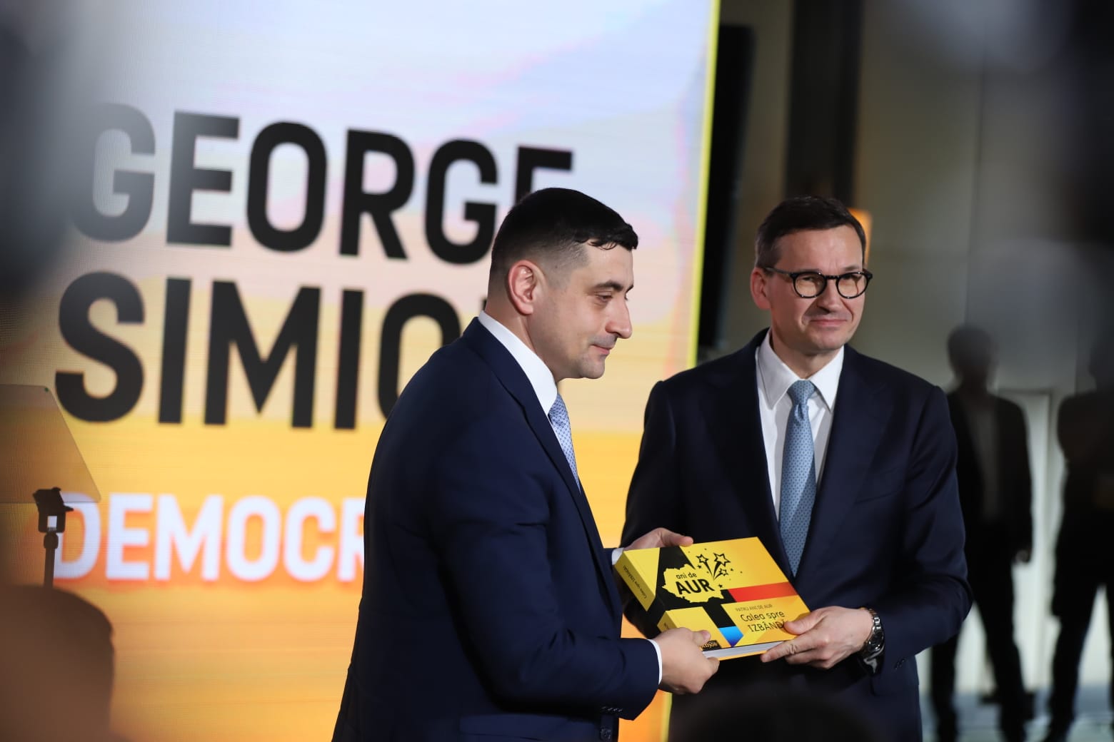 George Simion şi-a depus candidatura la alegerile prezidenţiale 2025 alături de Mateusz Morawiecki, fost premier al Poloniei