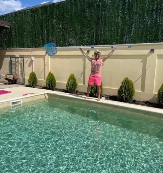 Imagini cu casa în care locuiesc Gabriela Cristea și Tavi Clonda. Voiau să vândă vila de lux, care are și piscină, cu 900.000 de euro