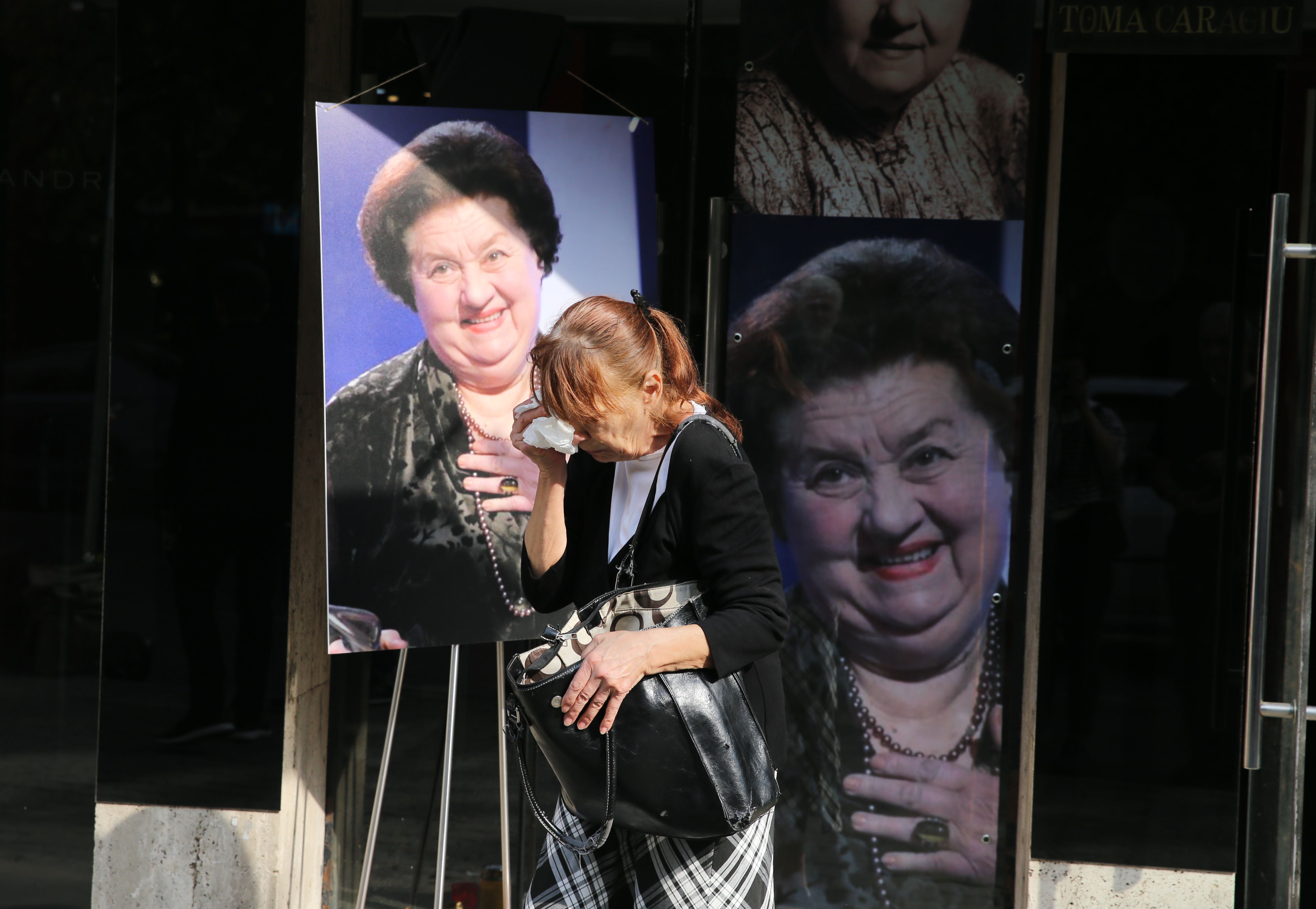 Tamara Buciuceanu, ultimele aplauze și ultimele flori, la ”Bulandra”. Colegii din teatru, distruși de durere
