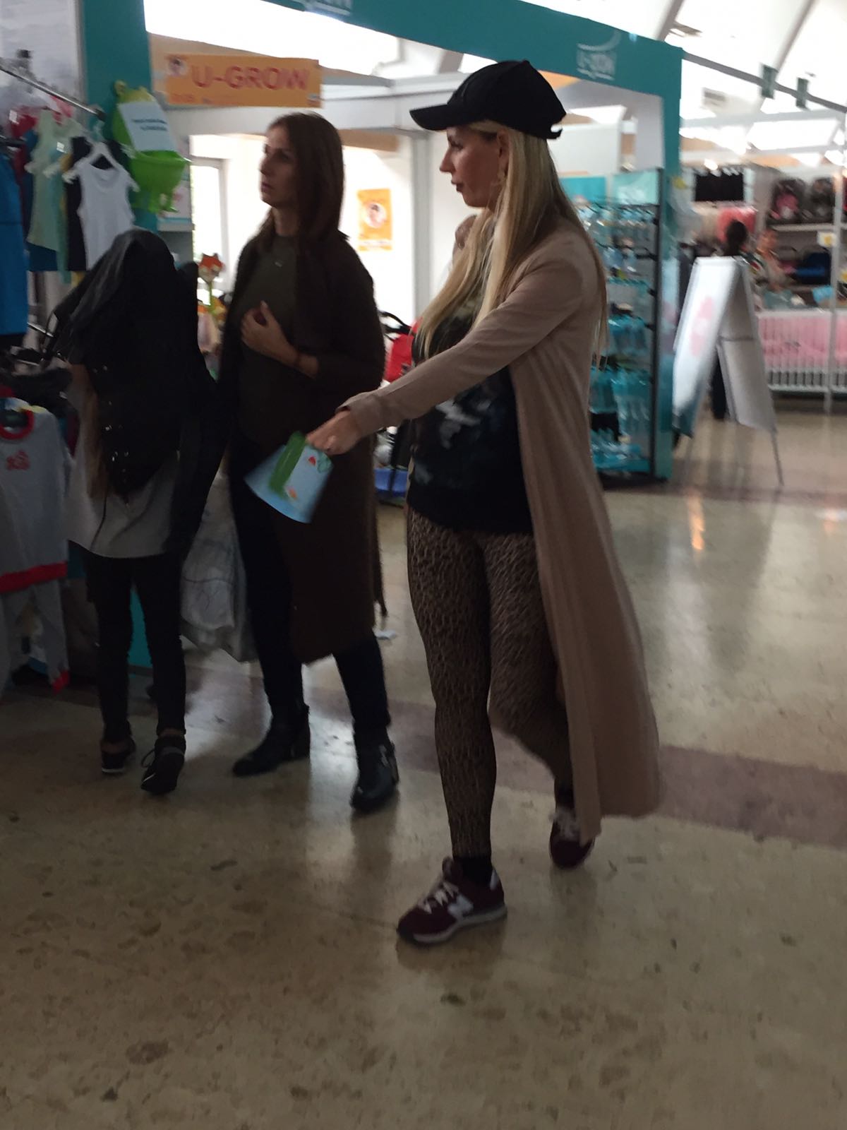 EXCLUSIV. Andreea Bănică are o ditamai burtica! Cântăreața s-a rotunjit vizibil în cea de-a șaptea lună de sarcină