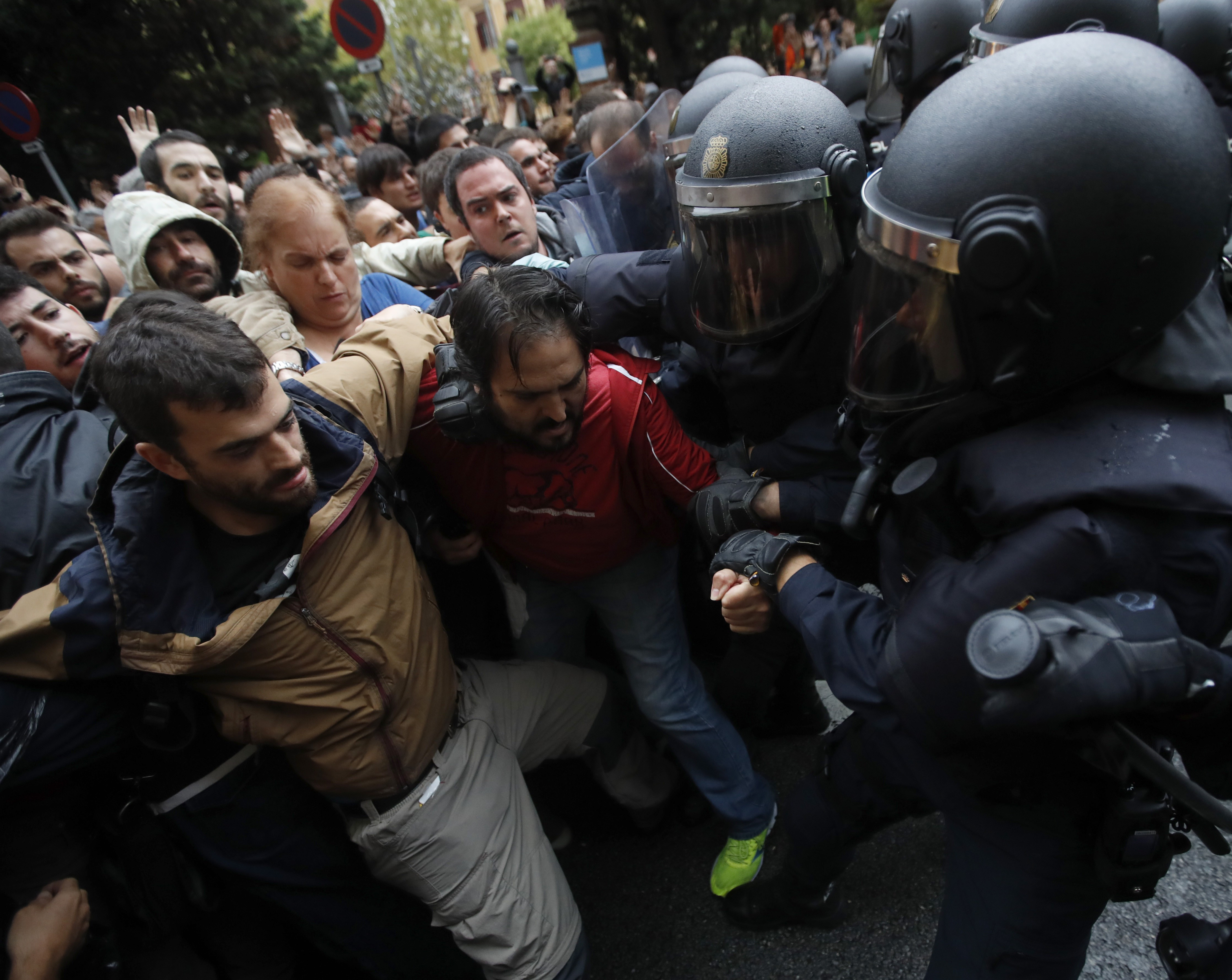 VIDEO | Referendumul pentru independența Cataloniei s-a încheiat.Bilanț: peste 840 de răniți