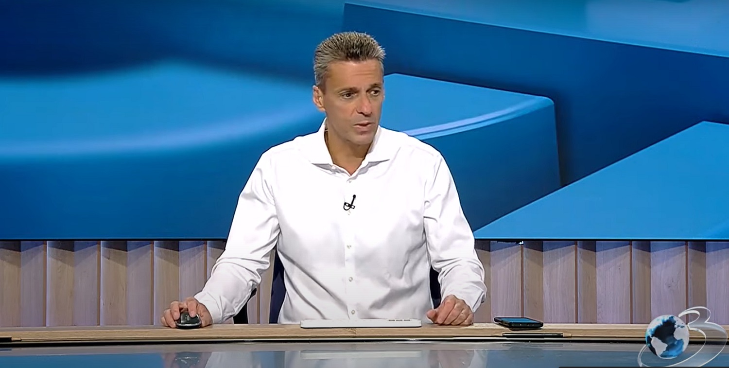 Ce a primit Mircea Badea acasă după ce a comandat trei iaurturi pe o aplicație mobilă: „Ce ați făcut, bă?”