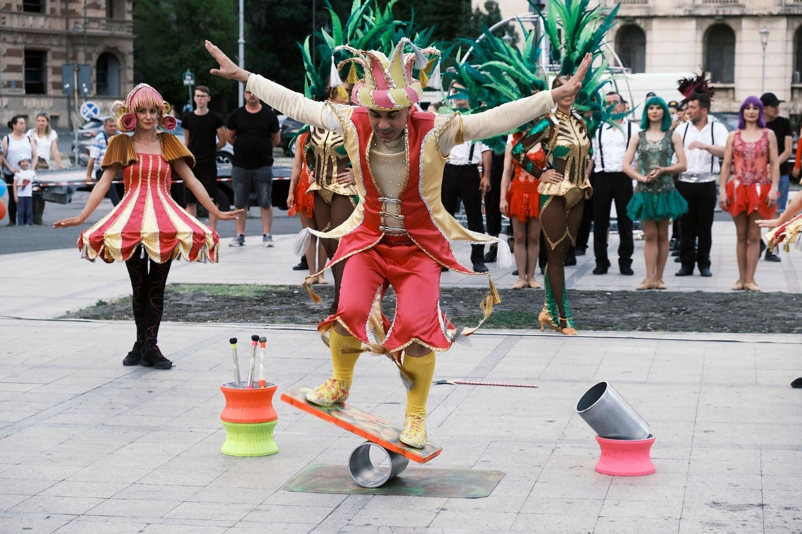 Recomandare de weekend: Festivalul de Teatru de Stradă din București. Râul Dâmbovița, scenă pentru „două spectacole nocturne pe apă”