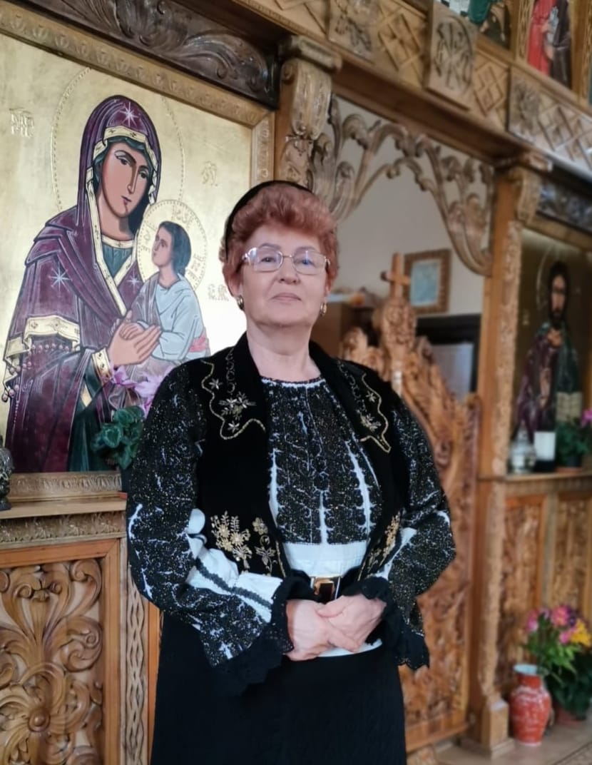 Veta Biriș locuiește la țară de zeci de ani. De ce nu s-a mutat niciodată la oraș cântăreața de muzică populară: „Am rămas acolo, la sat”