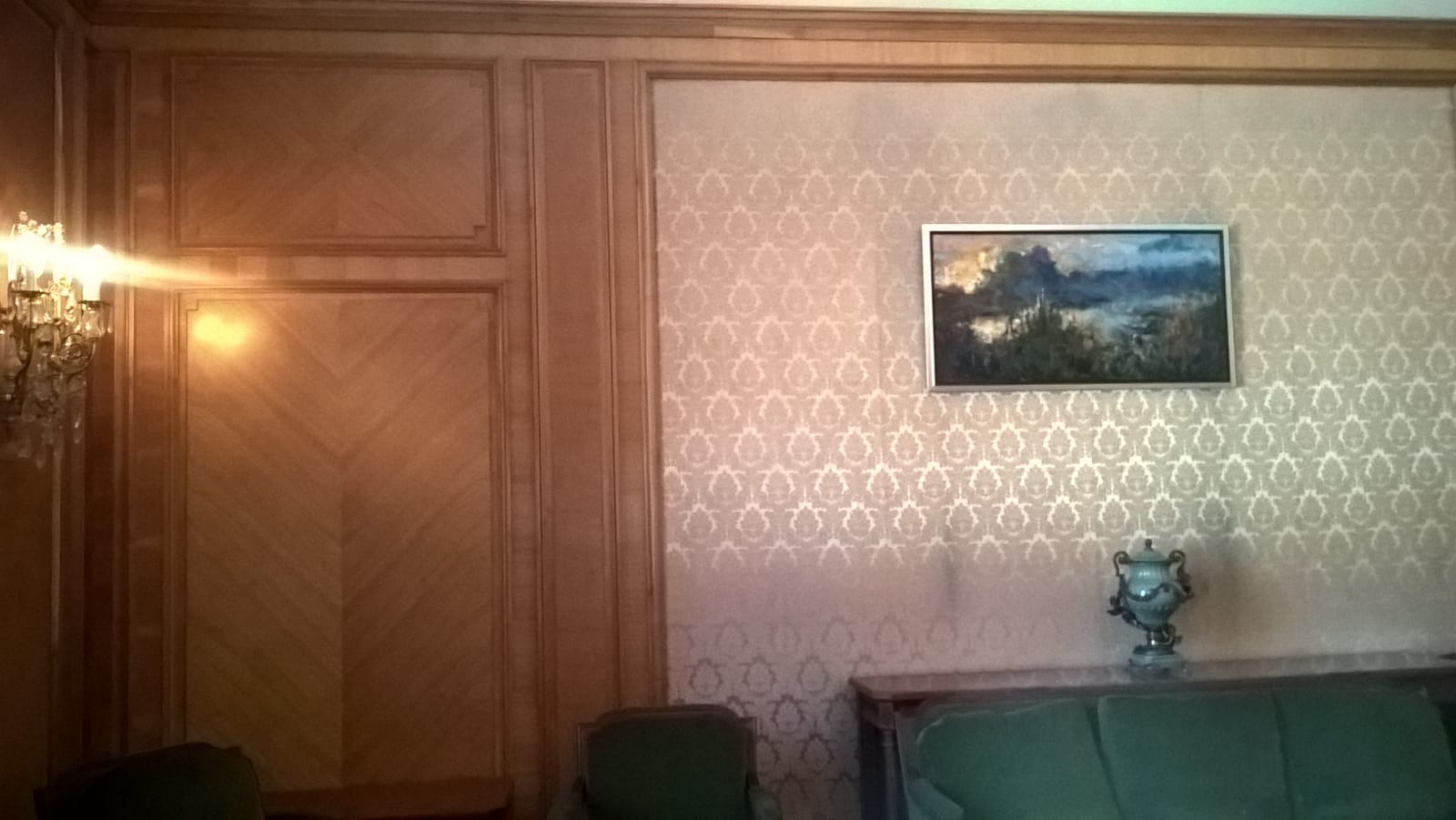VIDEO REPORTAJ/ Cum se bucurau Ceaușeștii de clădirile luxoase confiscate de la "dușmanii poporului”: la munte cu suita și primiri pe covor roșu