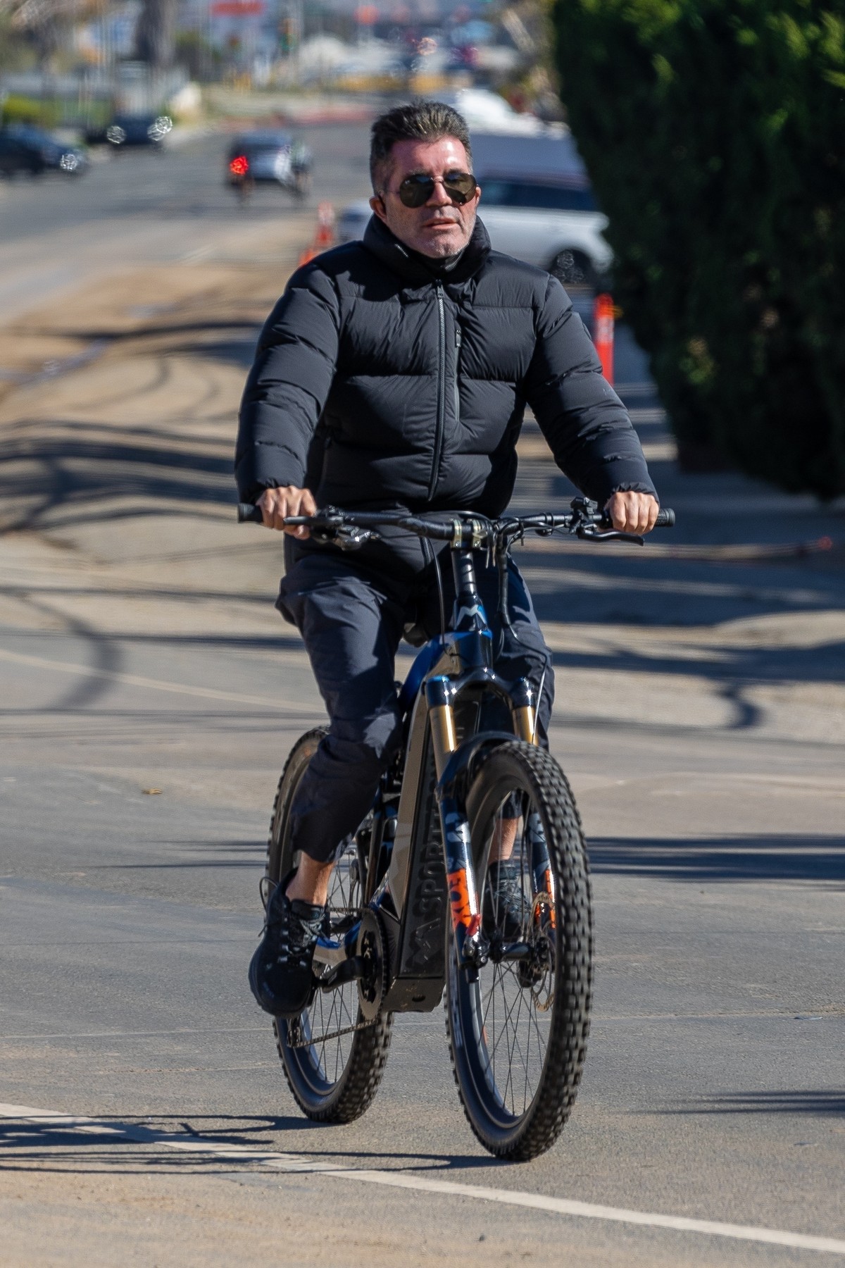 Simon Cowell a făcut accident de bicicletă. S-a rănit grav și a ajuns la spital: „E a doua oară când scapă miraculos”