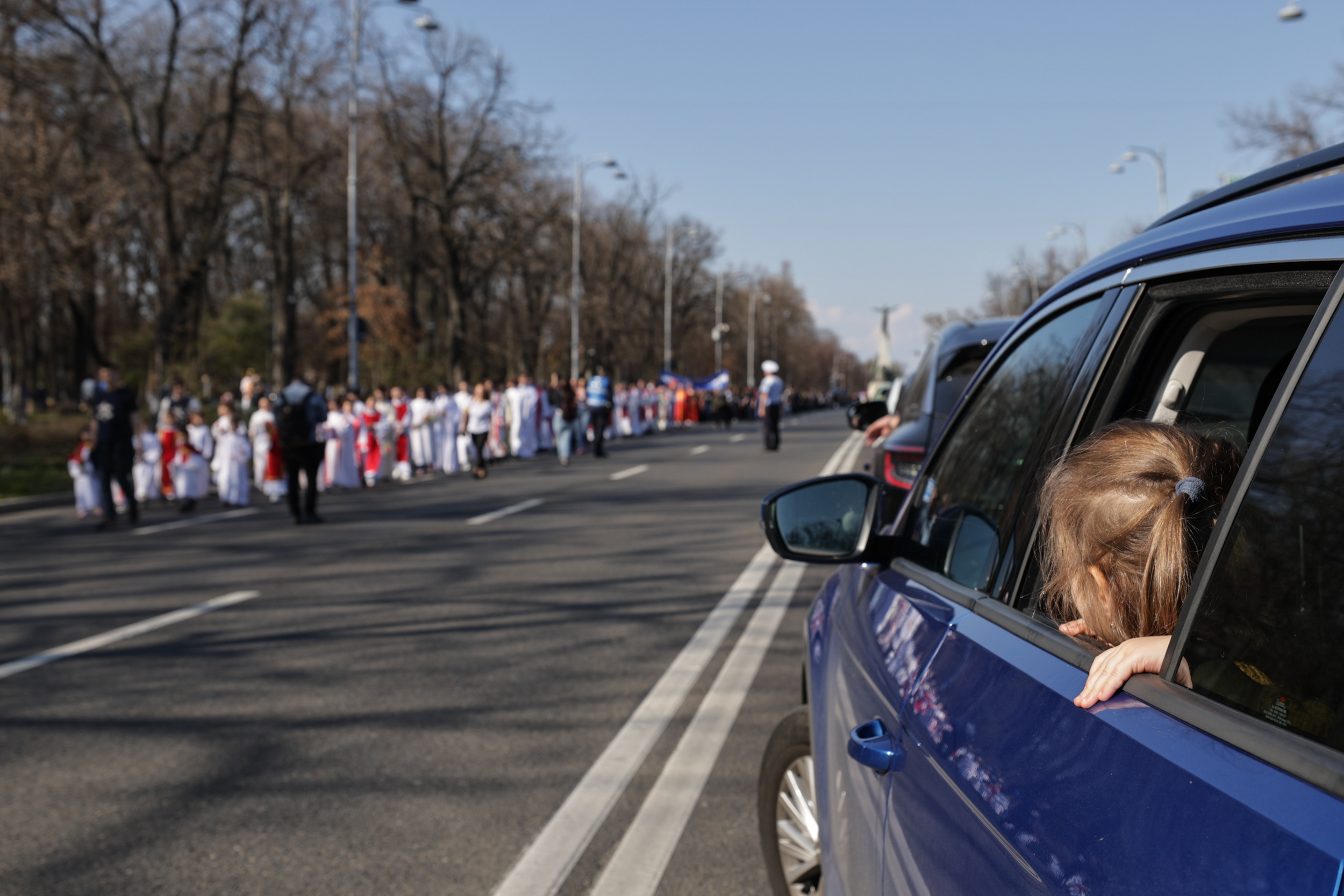 Catolicii au sărbătorit Floriile. Imagini de la procesiunea religioasă din București, care a dus la restricții în trafic