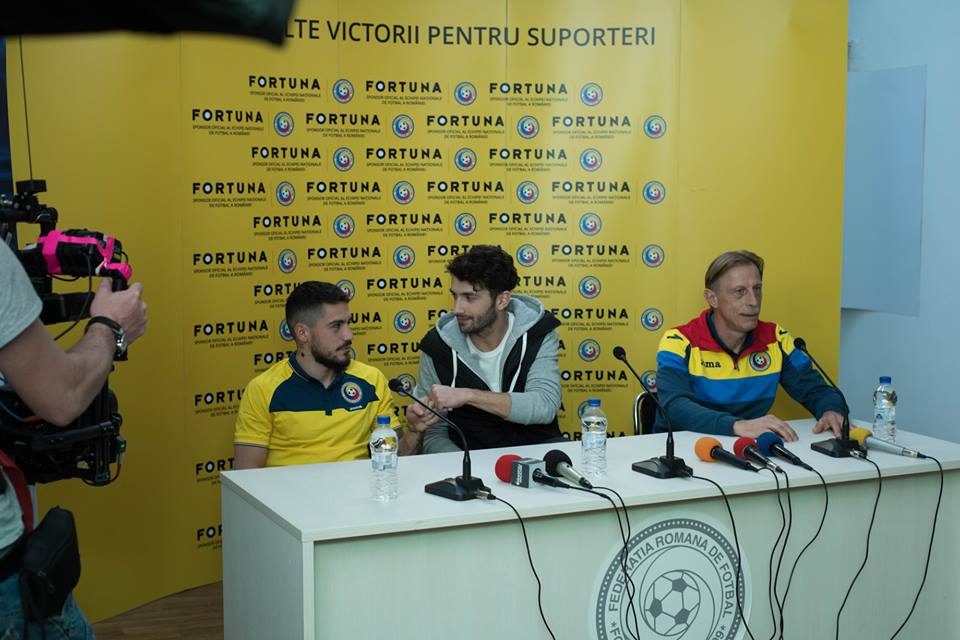 Cum s-a pregătit Daum pentru meciul cu Danemarca! S-a lăsat machiat de sponsor! GALERIE FOTO