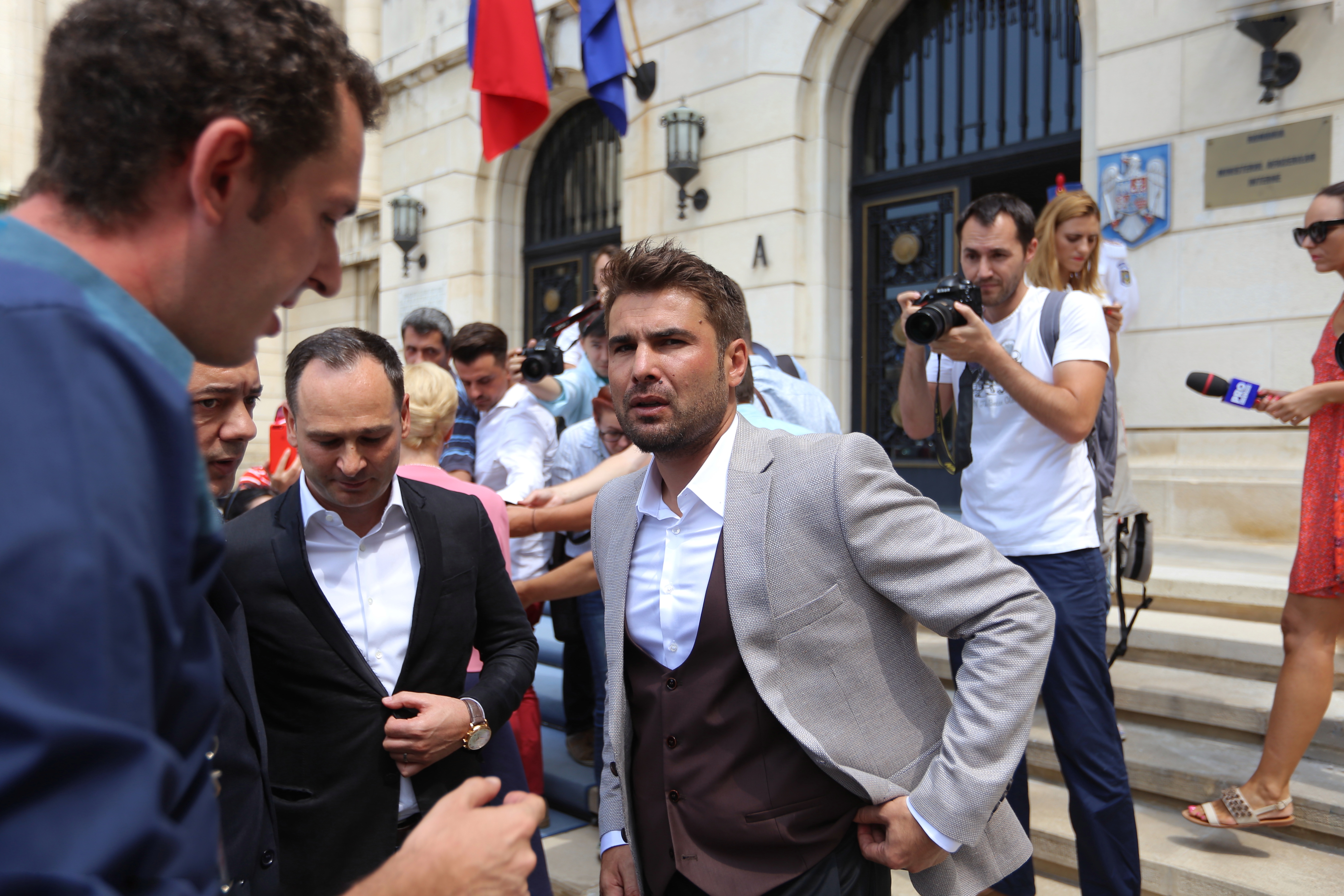 Ce s-a decis cu viitorul stadionului Dinamo. Întâlnire Adi Mutu+Monica Iagăr+Ionuț Negoiță cu ministrul Carmen Dan. Nicolae Badea n-a mai ajuns | FOTO