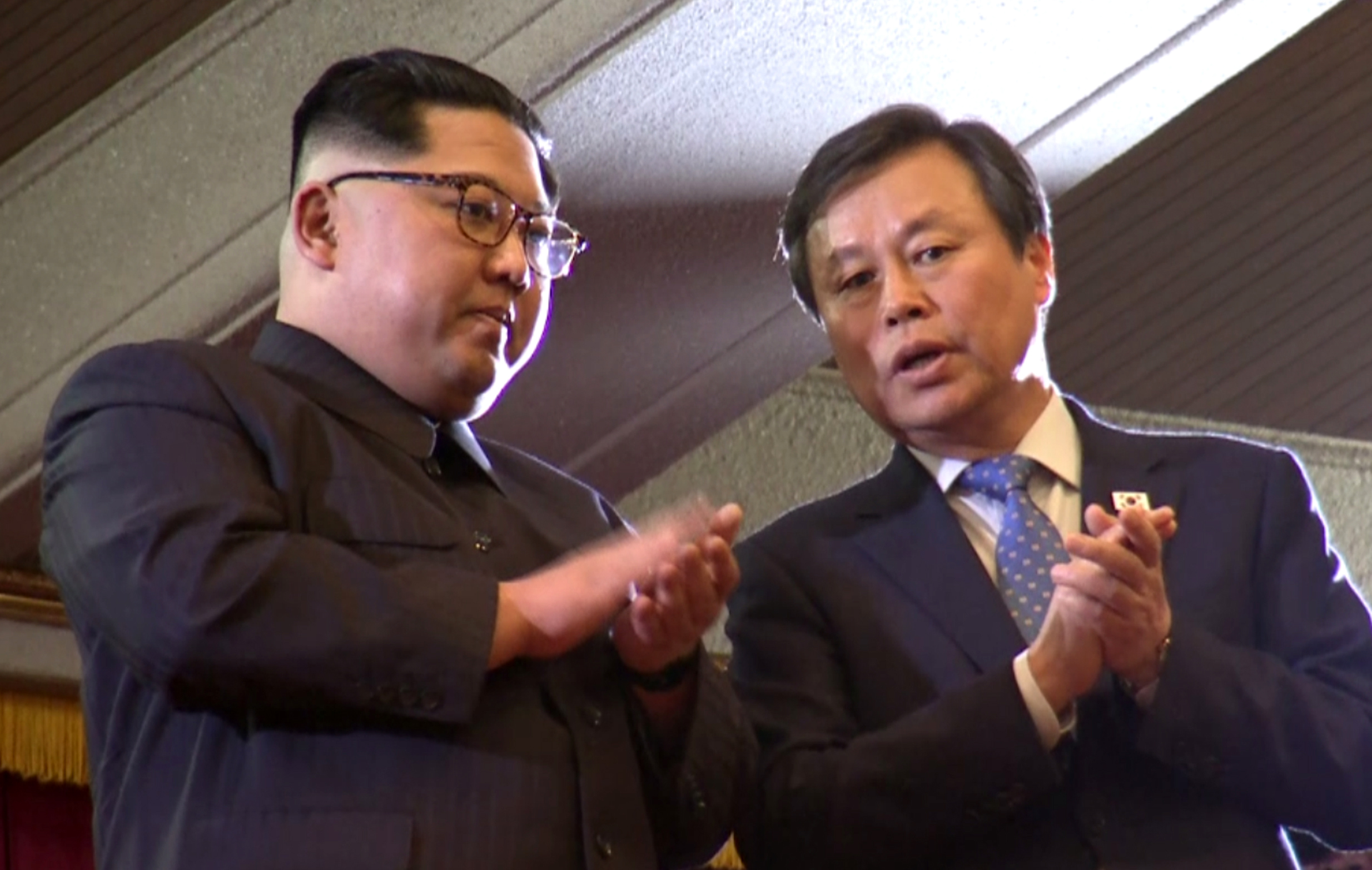 GALERIE FOTO | Kim Jong-un, ”emoționat profund” de concert sud-coreean de la Phenian