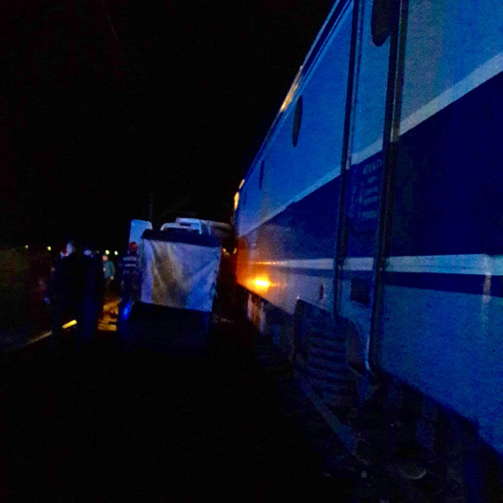 UPDATE/ Accident soldat cu patru morți, în Buzău! Un microbuz a fost lovit de tren